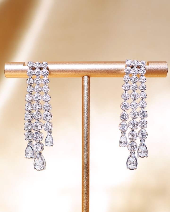 4.10 Carat Diamond Cascade Drop Earrings in 18K White Gold - Image 5