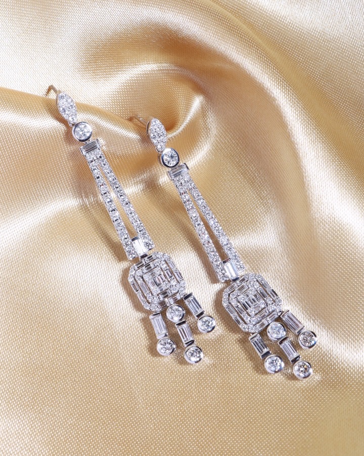 4.30 Carat Diamond Chandelier Earrings in 18K White Gold - Image 10
