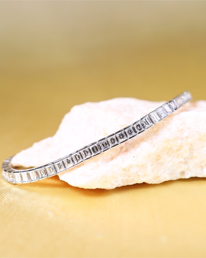 6.75 Carat Emerald-Cut Diamond Tennis Bracelet in 18K White Gold - Image 5