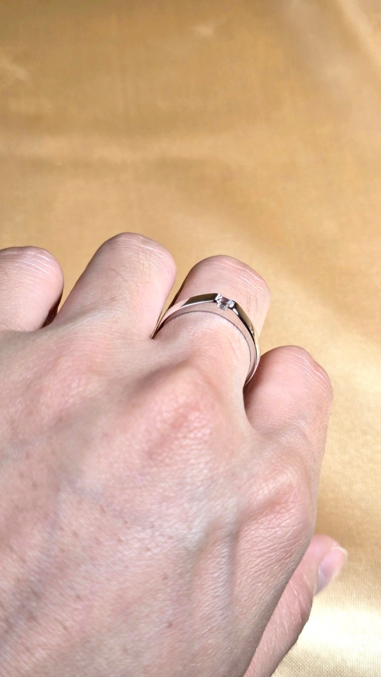 0.20 Carat Emerald-Cut Diamond Unisex Band in 18K White Gold - Image 4