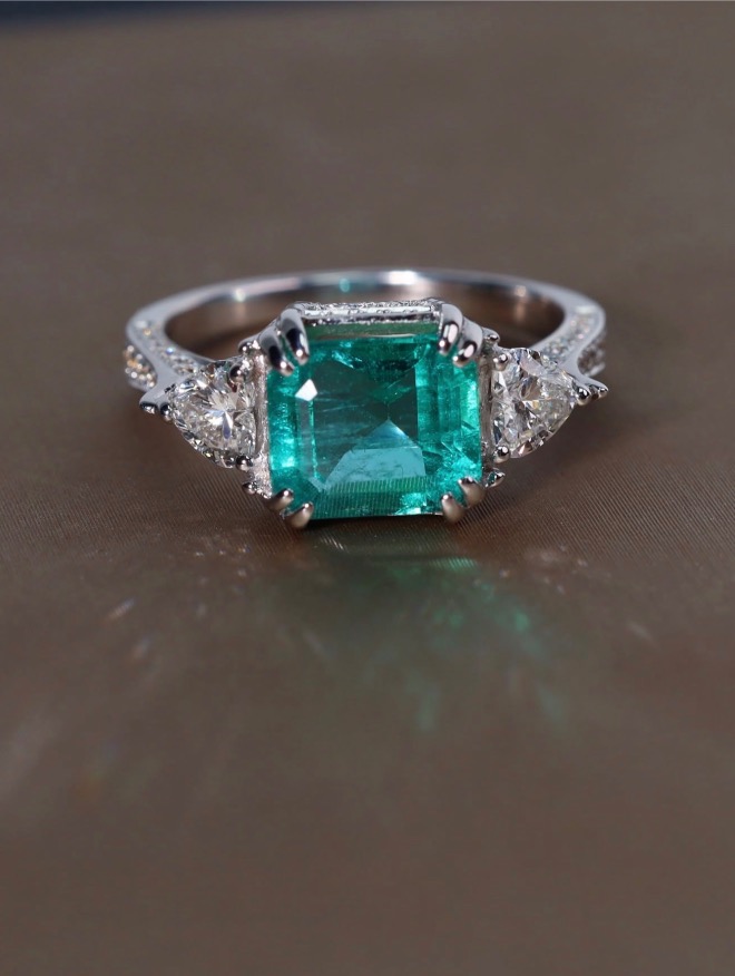 2.71 Carat Zambian Emerald and Diamond Three-Stone Ring in 18K White Gold - Image 7
