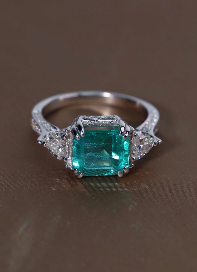 2.71 Carat Zambian Emerald and Diamond Three-Stone Ring in 18K White Gold - Image 3