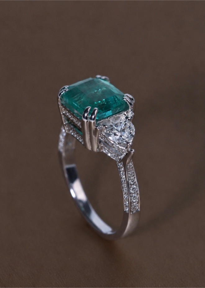 2.71 Carat Zambian Emerald and Diamond Three-Stone Ring in 18K White Gold - Image 6