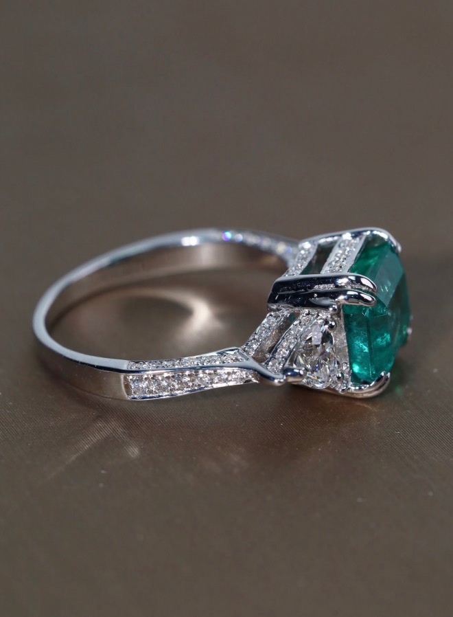 2.71 Carat Zambian Emerald and Diamond Three-Stone Ring in 18K White Gold - Image 5