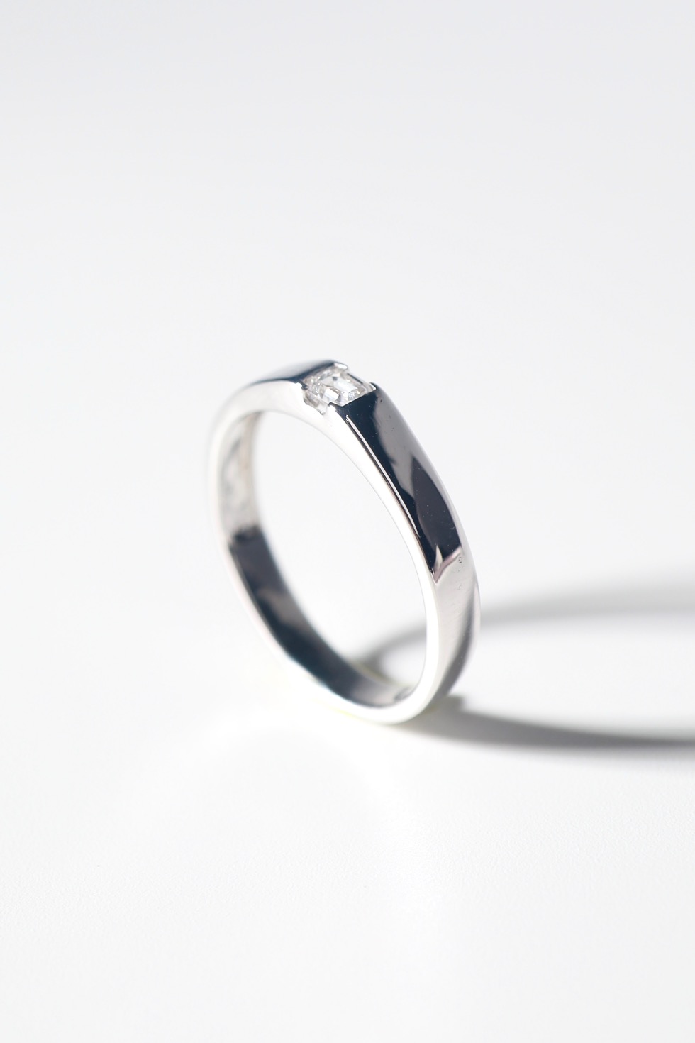 0.20 Carat Emerald-Cut Diamond Unisex Band in 18K White Gold - Image 3