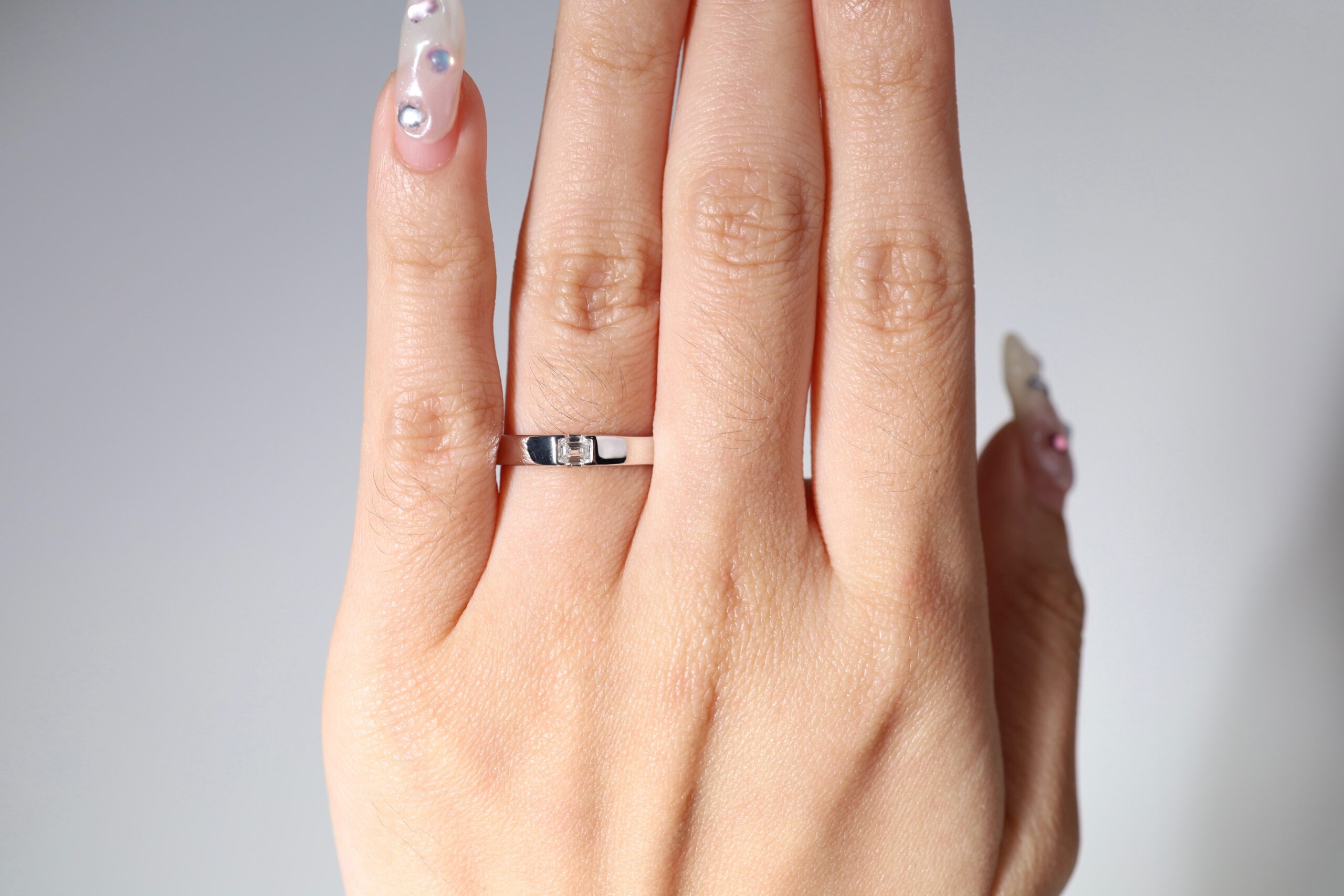 0.20 Carat Emerald-Cut Diamond Unisex Band in 18K White Gold - Image 7