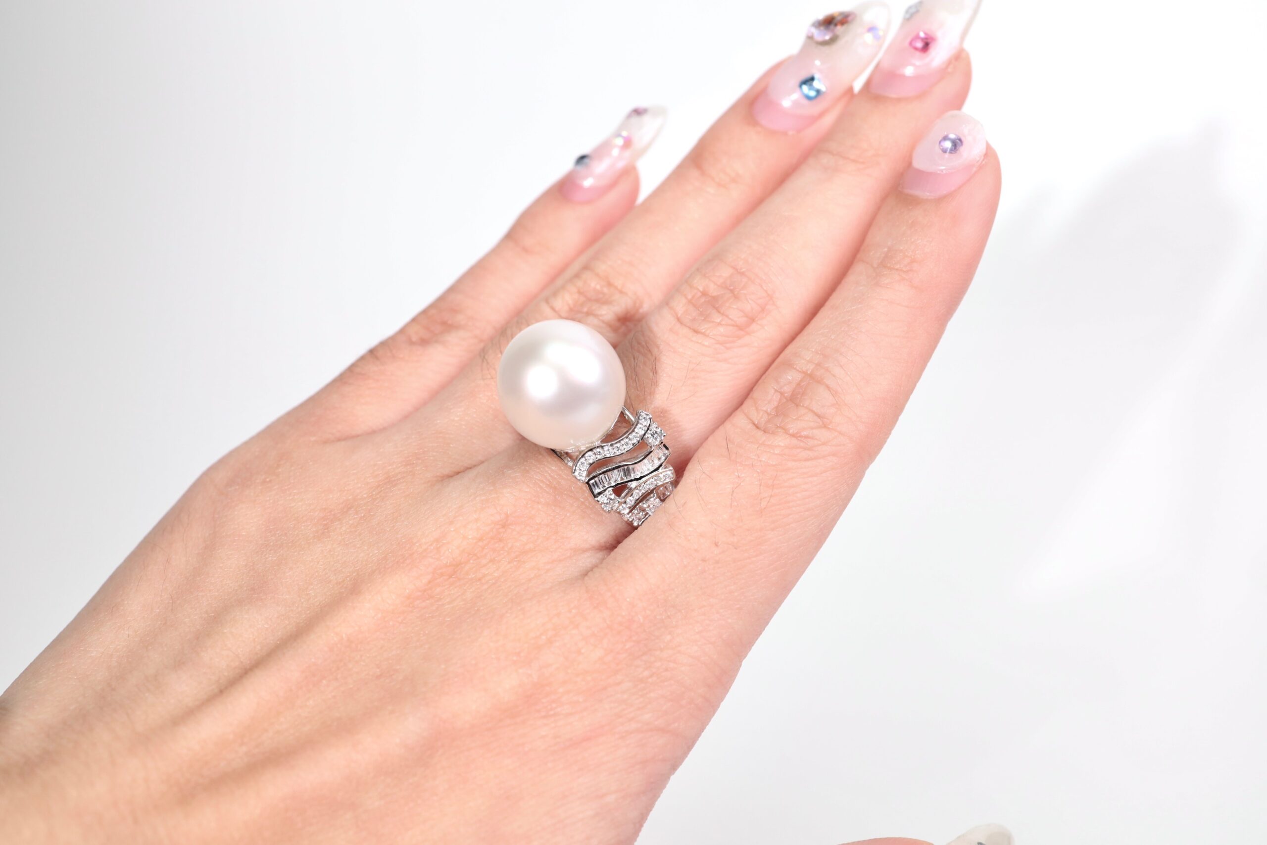 14 mm White South Sea Pearl and Diamond Ring in 18K White Gold - Image 4
