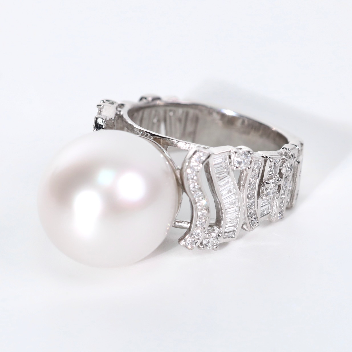 14 mm White South Sea Pearl and Diamond Ring in 18K White Gold - Image 6
