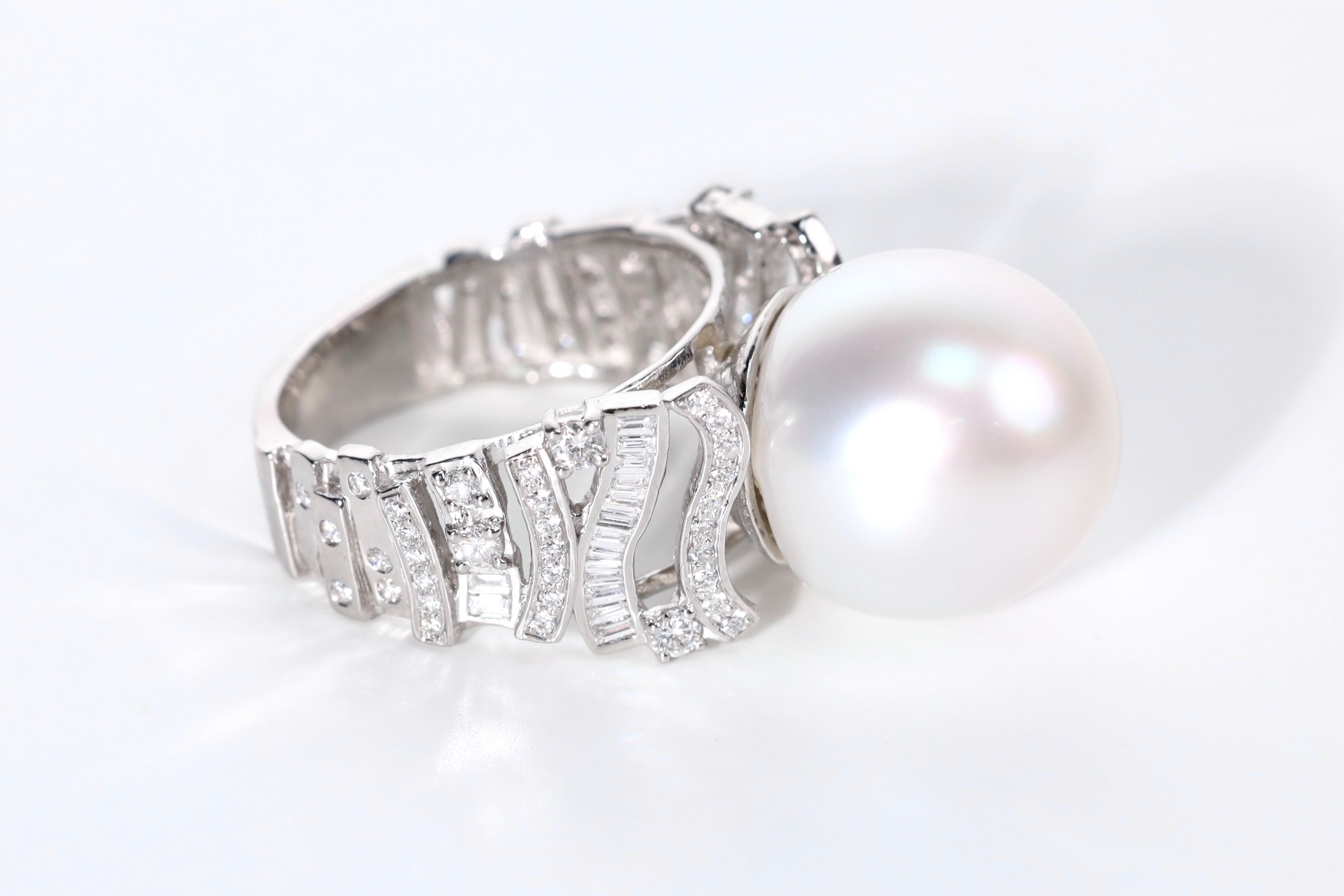 14 mm White South Sea Pearl and Diamond Ring in 18K White Gold - Image 3