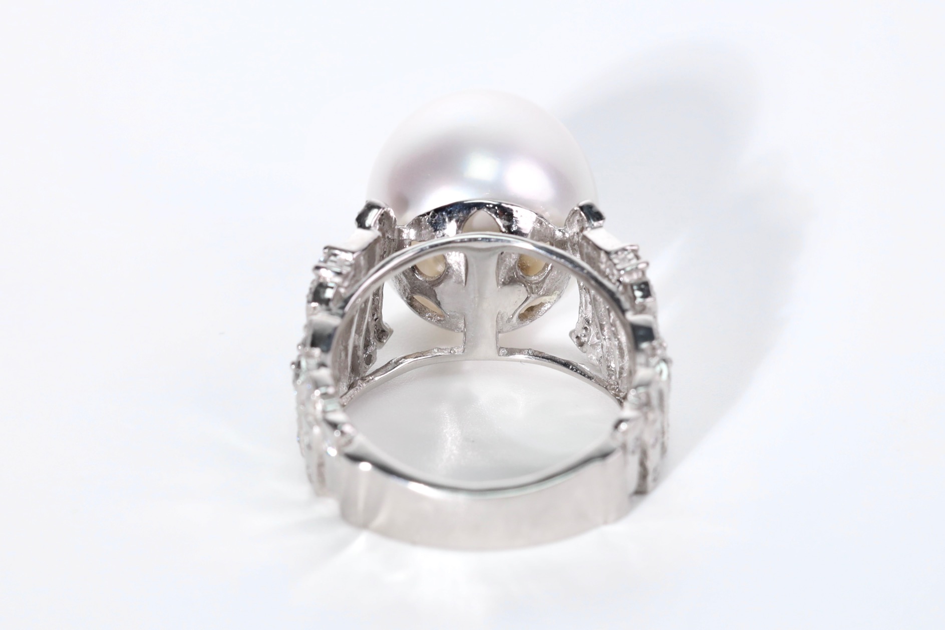 14 mm White South Sea Pearl and Diamond Ring in 18K White Gold - Image 10