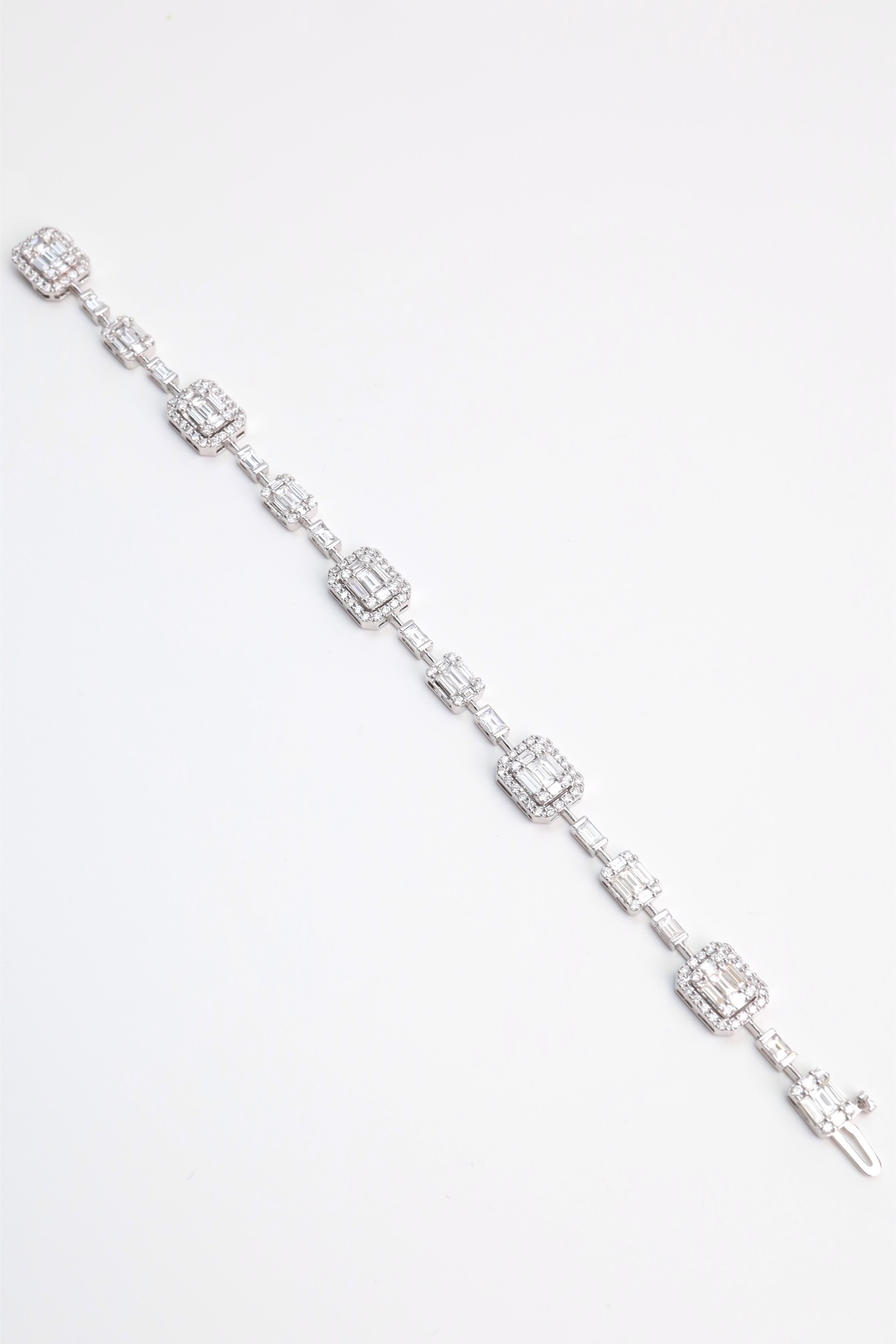 4.55 Carat Diamond Illusion Bracelet in 18K White Gold - Image 7