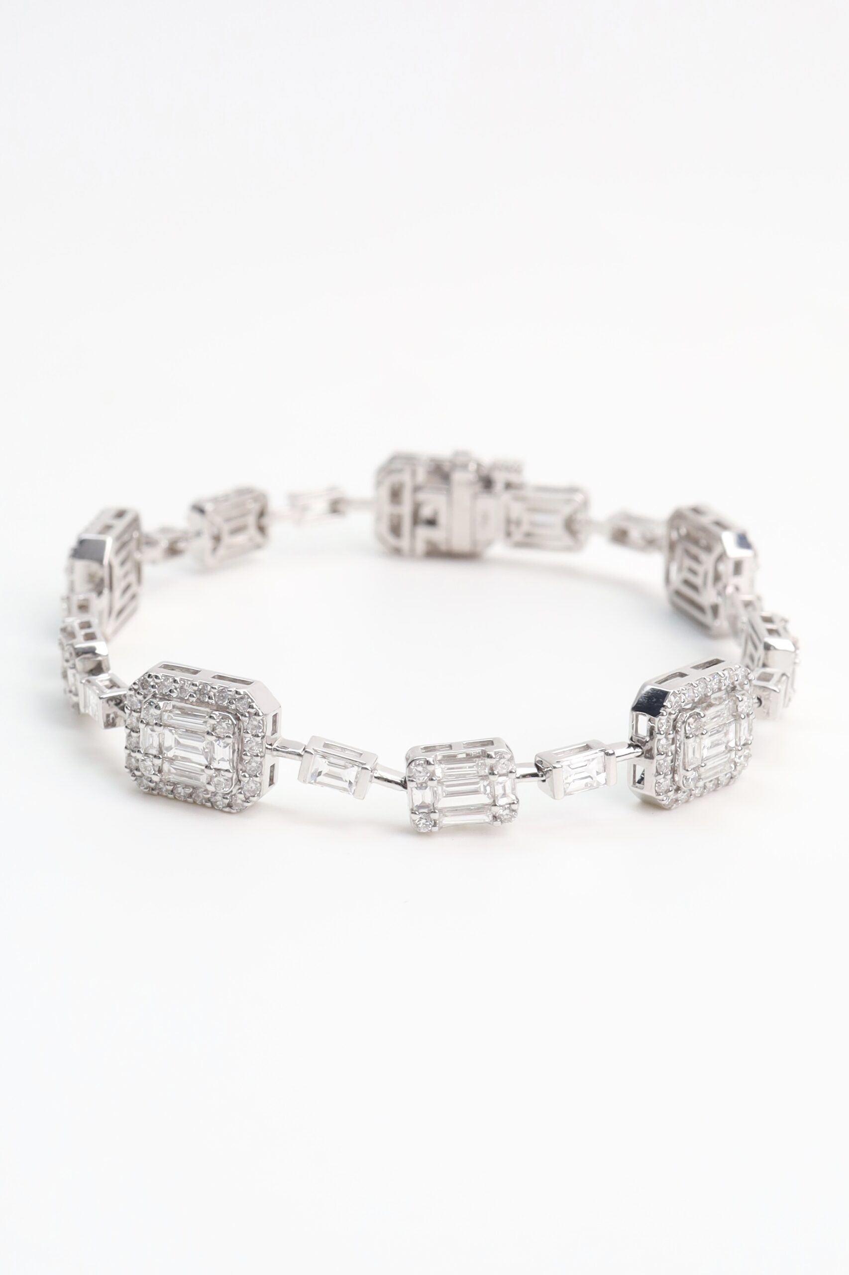 4.55 Carat Diamond Illusion Bracelet in 18K White Gold