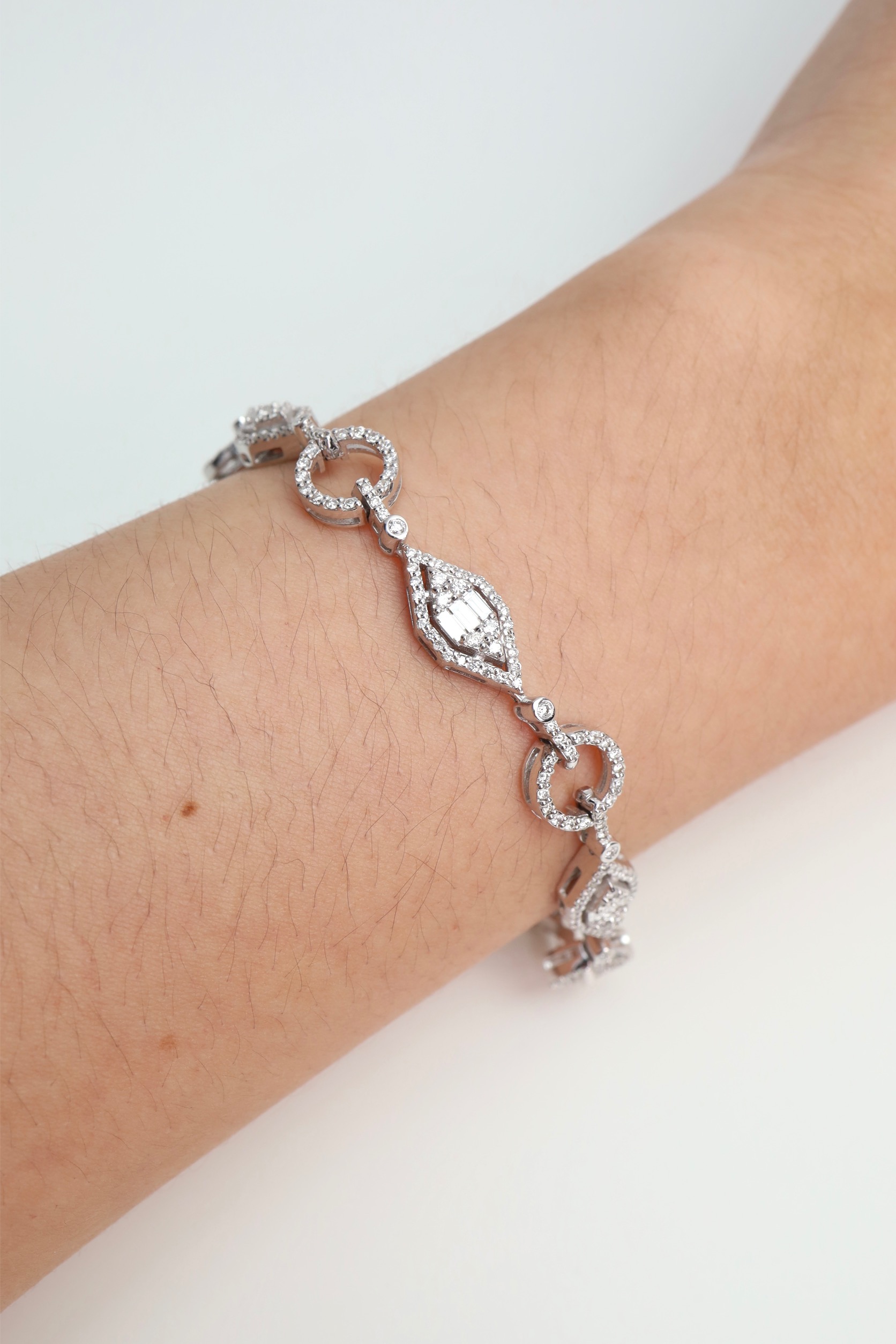 2.45 Carat Diamond Illusion Eternity Bracelet in 18K White Gold - Image 2