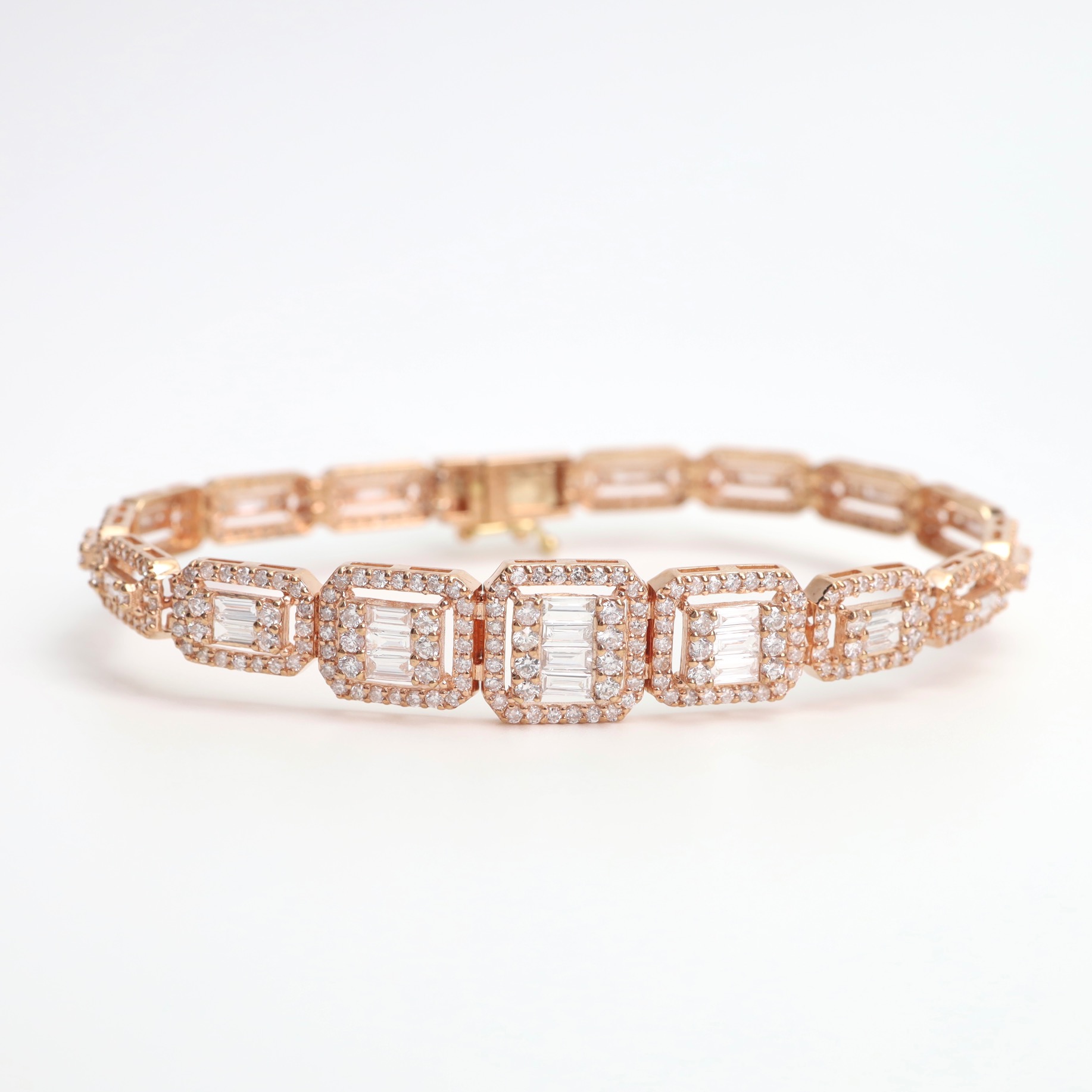 3.93 Carat Round and Baguette Diamond Illusion Bracelet in 18K Rose Gold - Image 7
