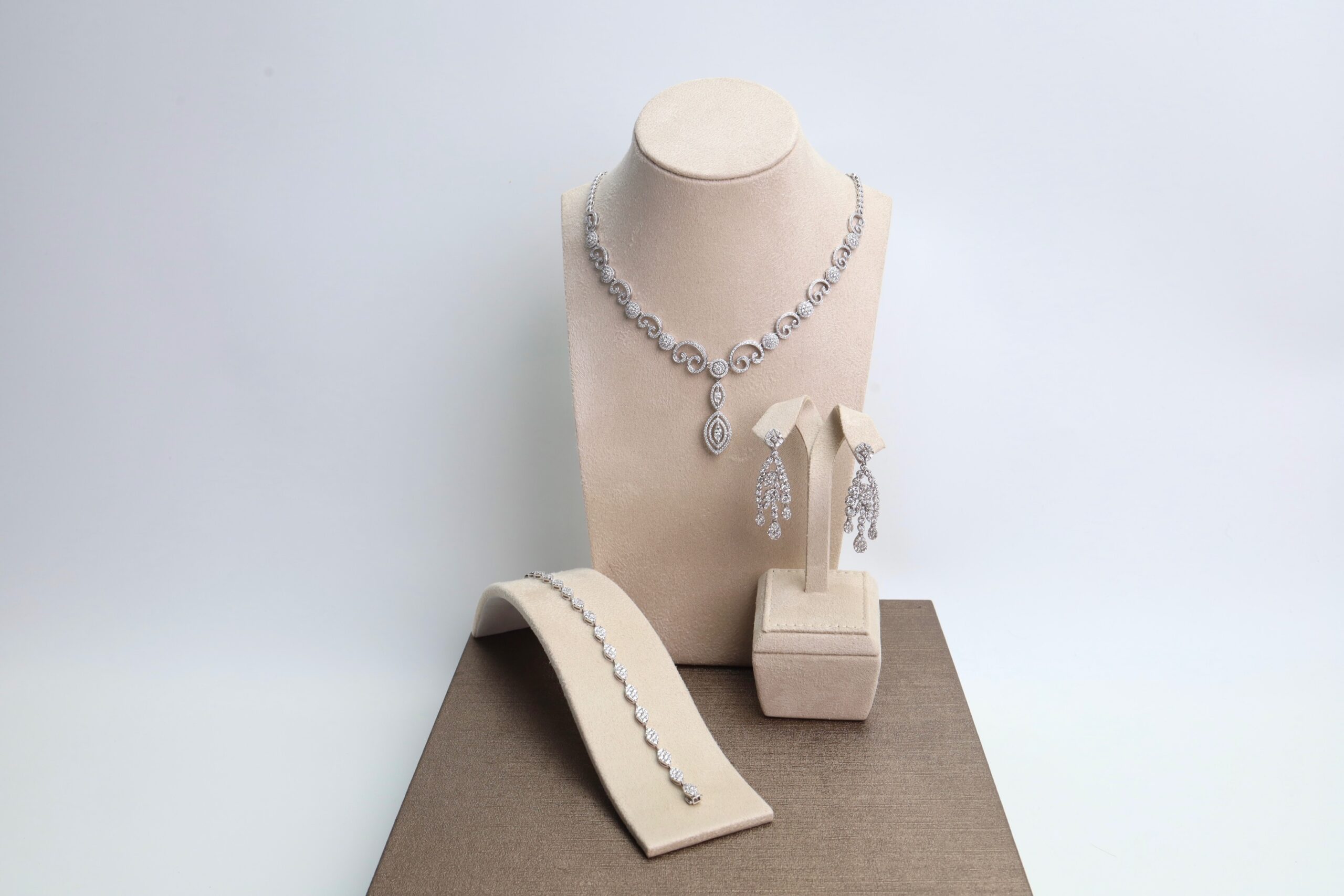"Romantic Bride" Natural Diamond Wedding Jewelry Set in 18K White Gold - Image 4