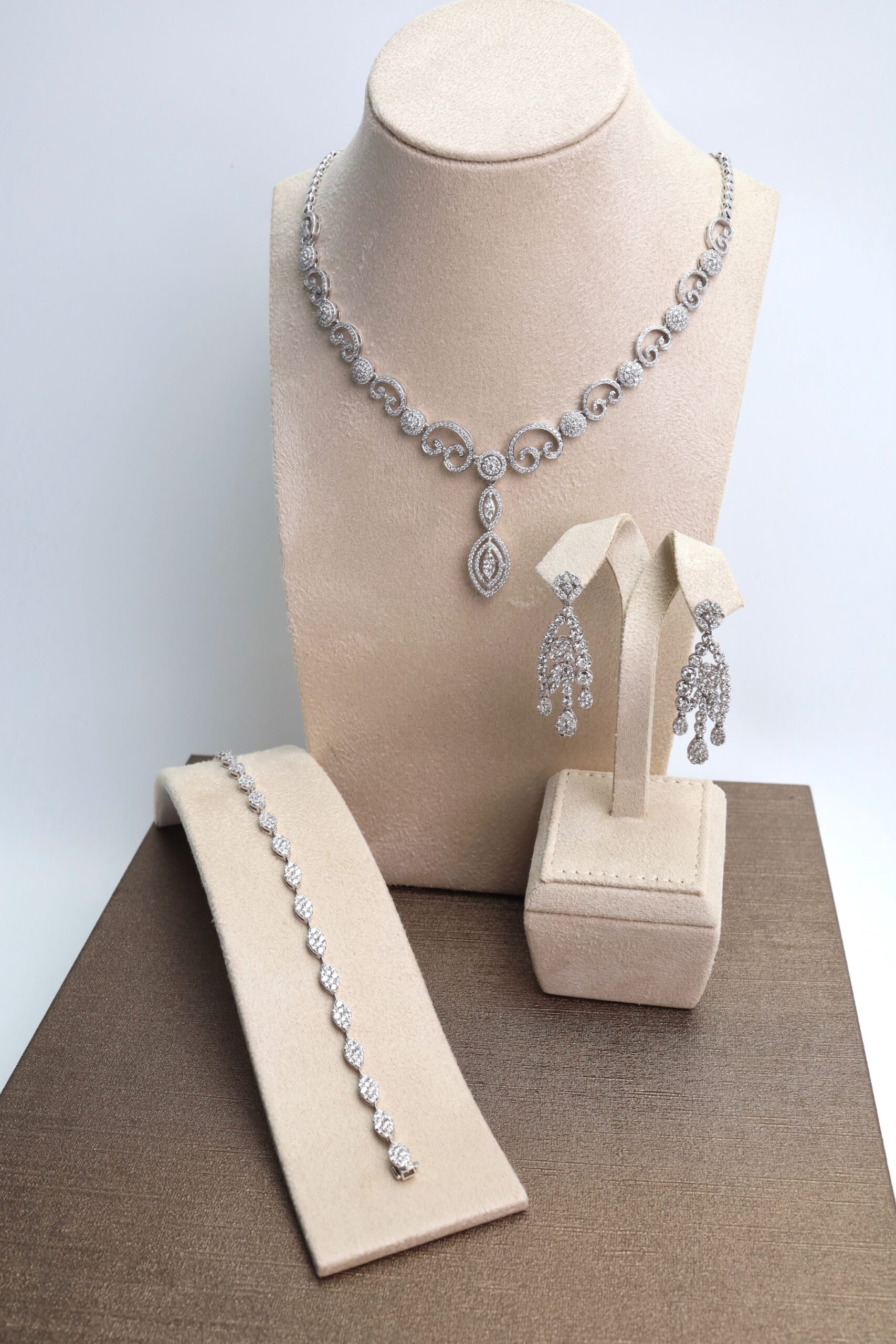 "Romantic Bride" Natural Diamond Wedding Jewelry Set in 18K White Gold - Image 2