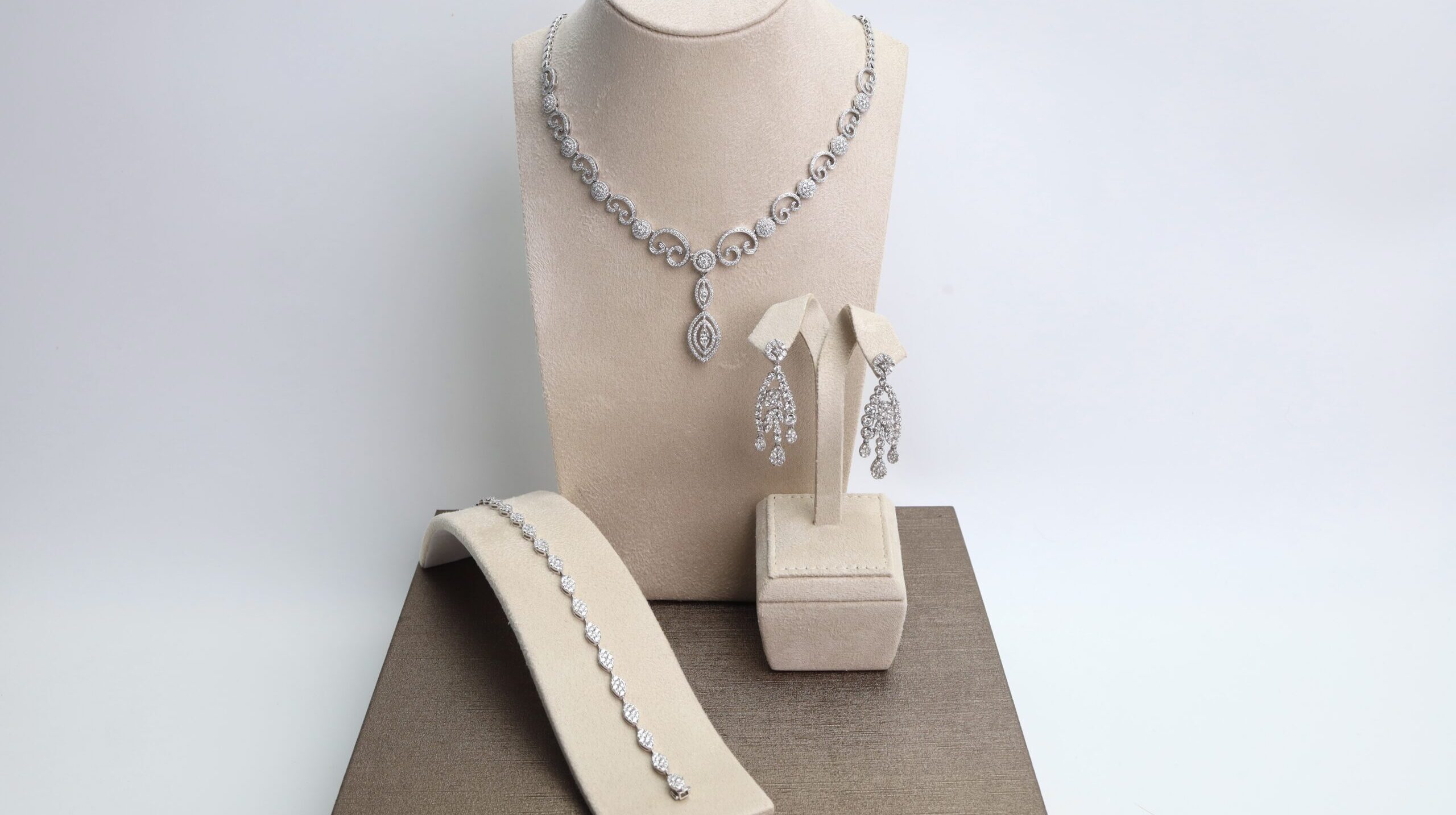 "Romantic Bride" Natural Diamond Wedding Jewelry Set in 18K White Gold