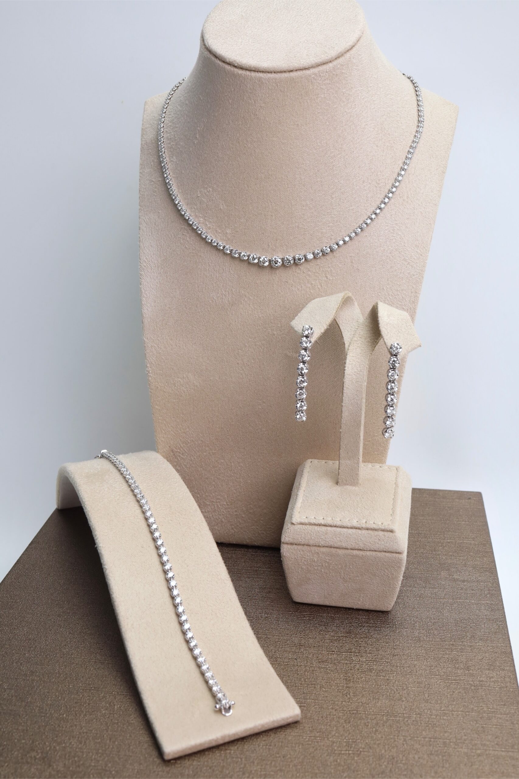 "Minimal Bride" Natural Diamond Wedding Jewelry Set in 18K White Gold - Image 5