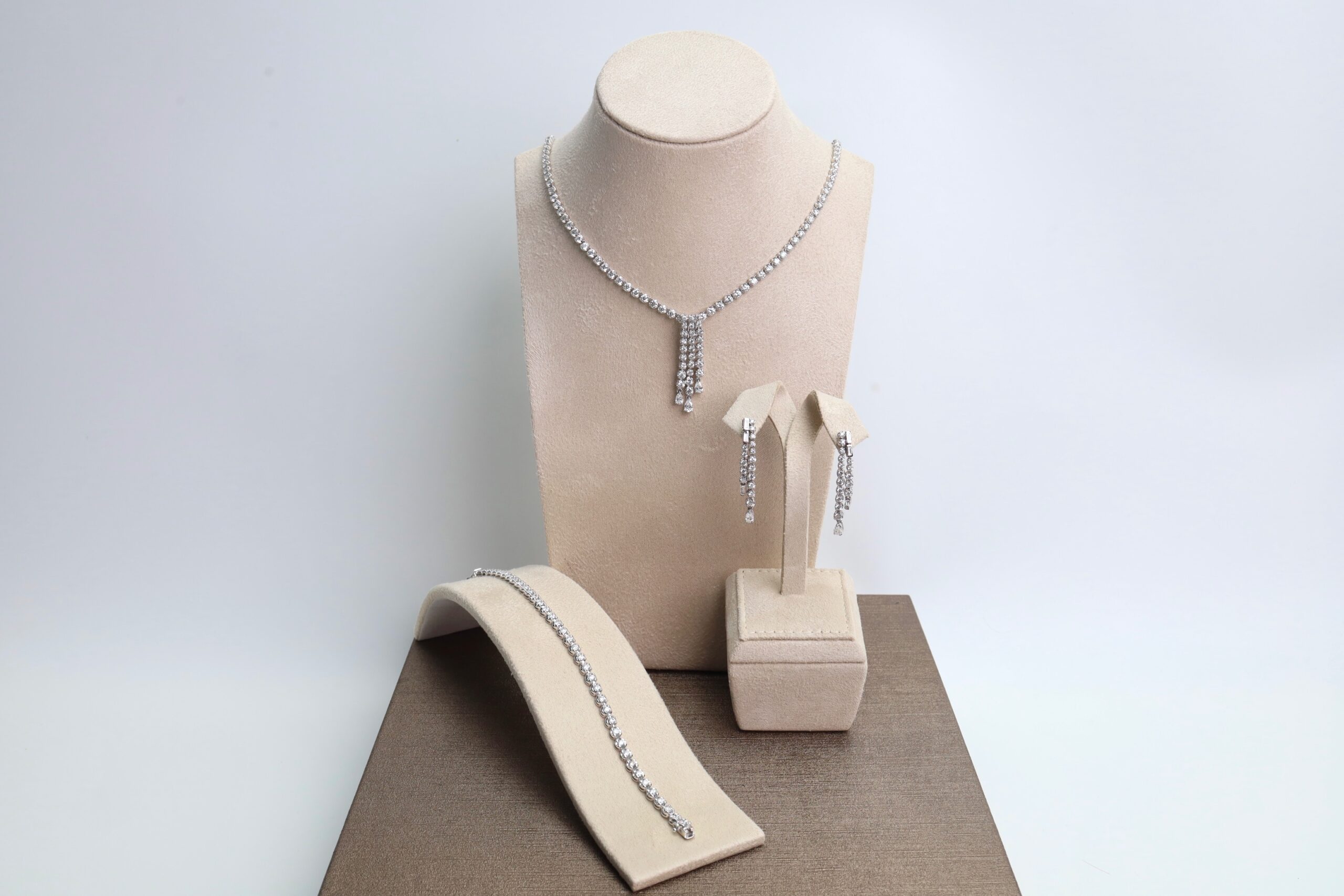 "Classic Bride" Natural Diamond Wedding Jewelry Set in 18K White Gold - Image 4