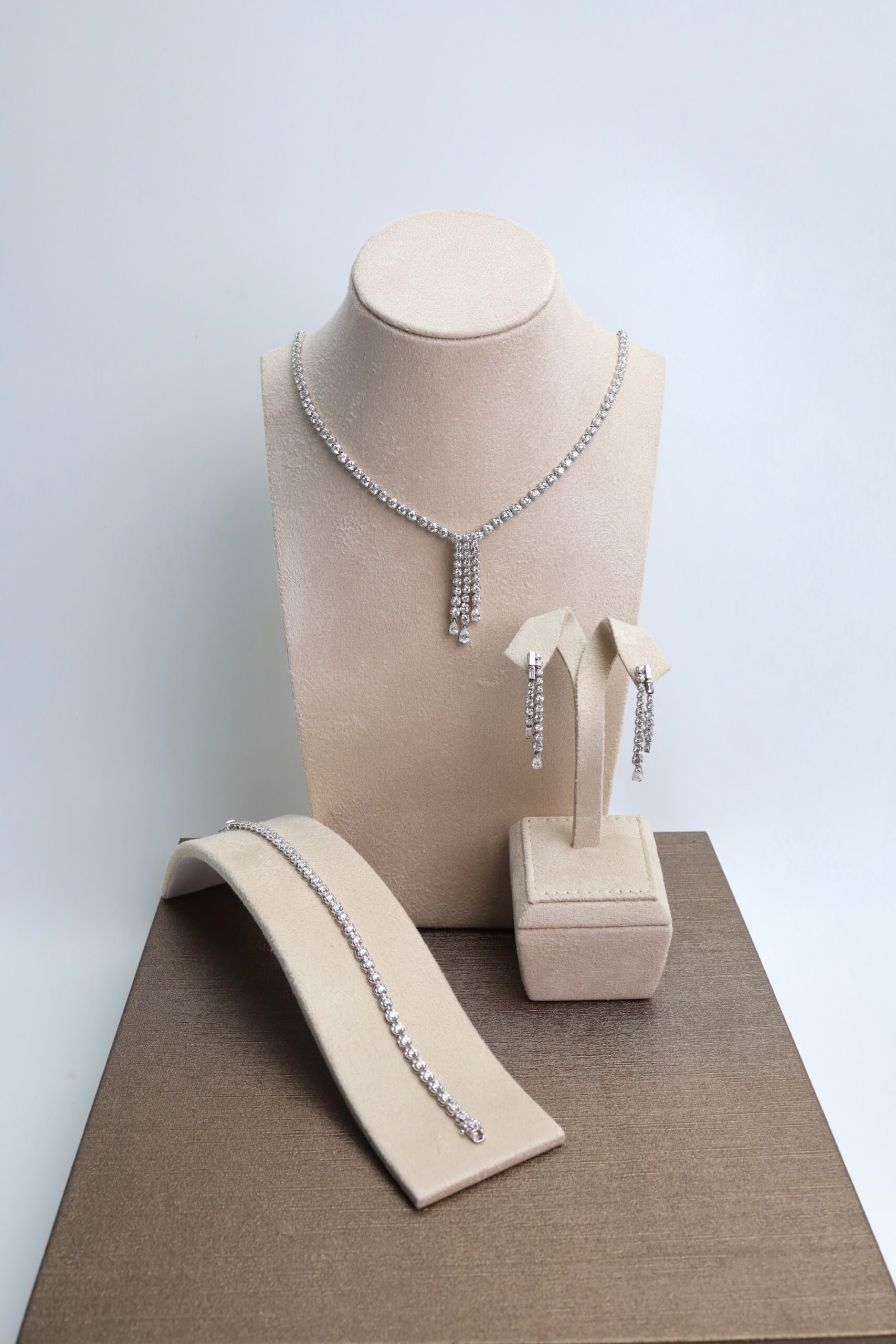 "Classic Bride" Natural Diamond Wedding Jewelry Set in 18K White Gold - Image 6