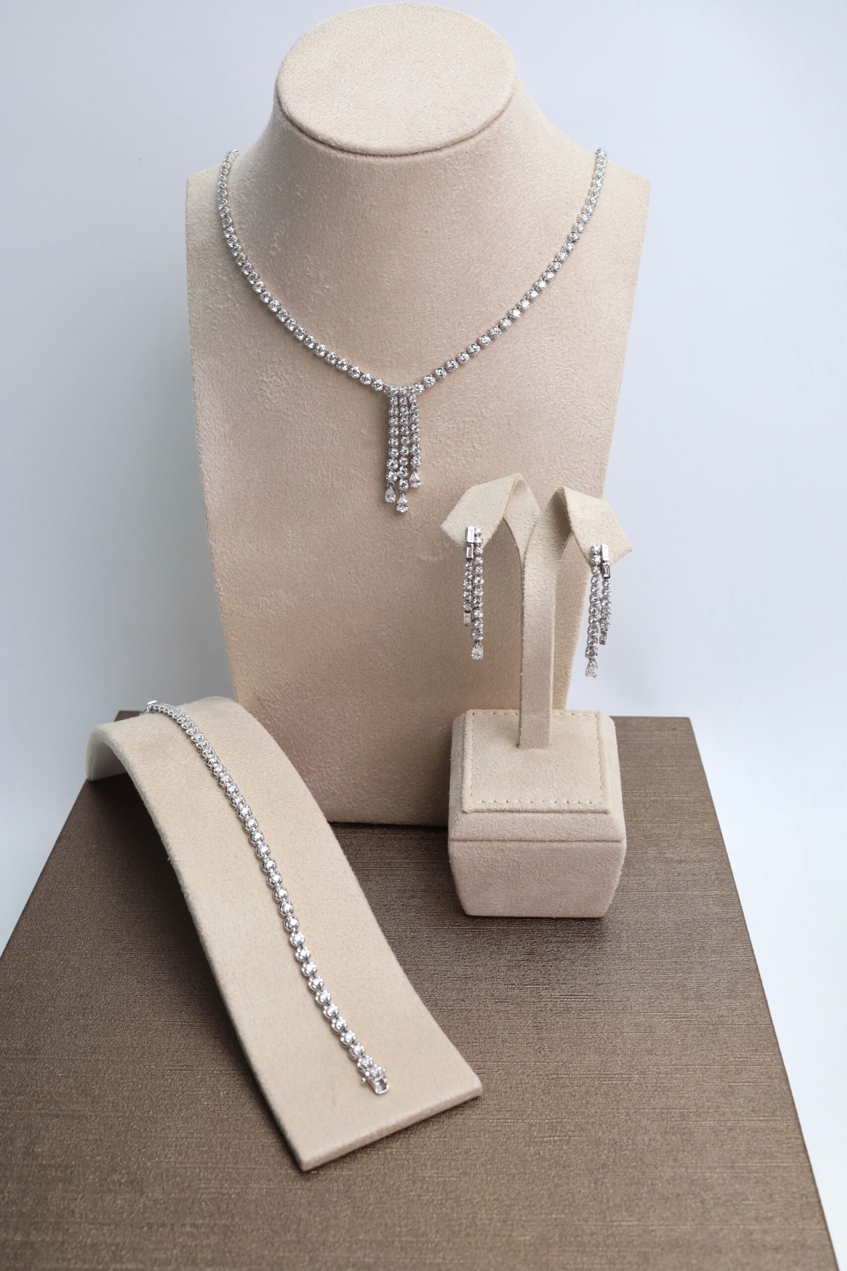 "Classic Bride" Natural Diamond Wedding Jewelry Set in 18K White Gold - Image 7