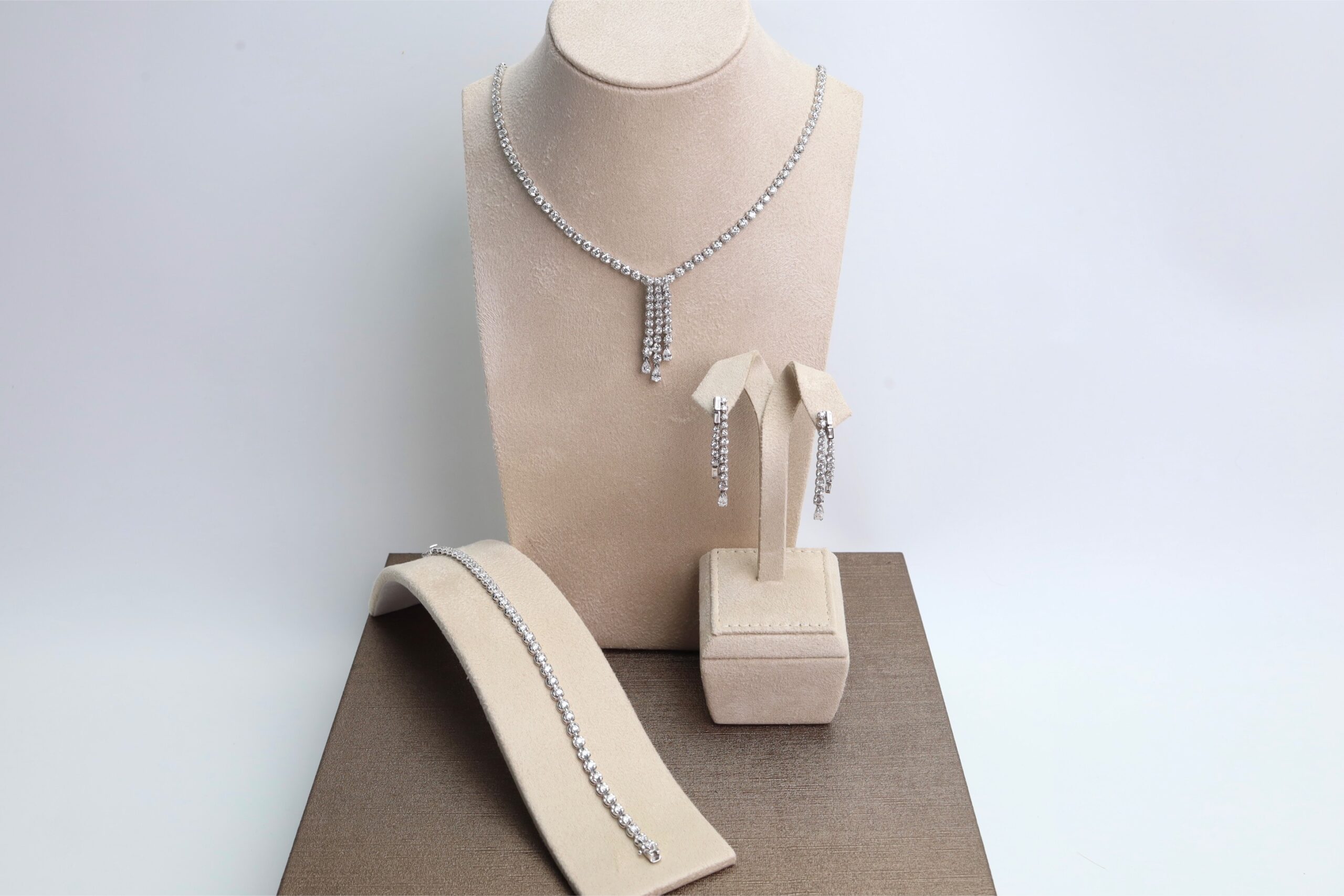 "Classic Bride" Natural Diamond Wedding Jewelry Set in 18K White Gold - Image 8