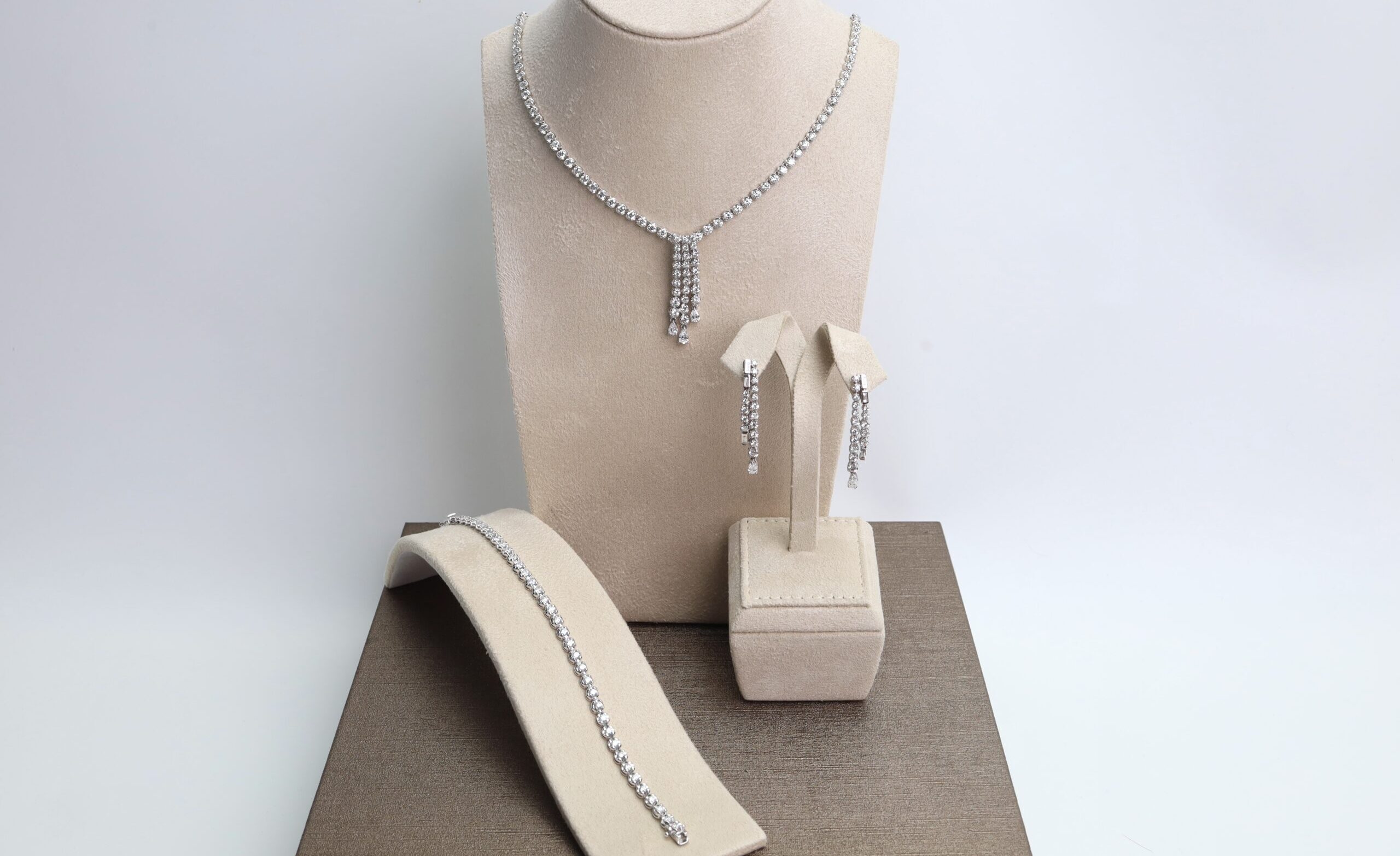 "Classic Bride" Natural Diamond Wedding Jewelry Set in 18K White Gold