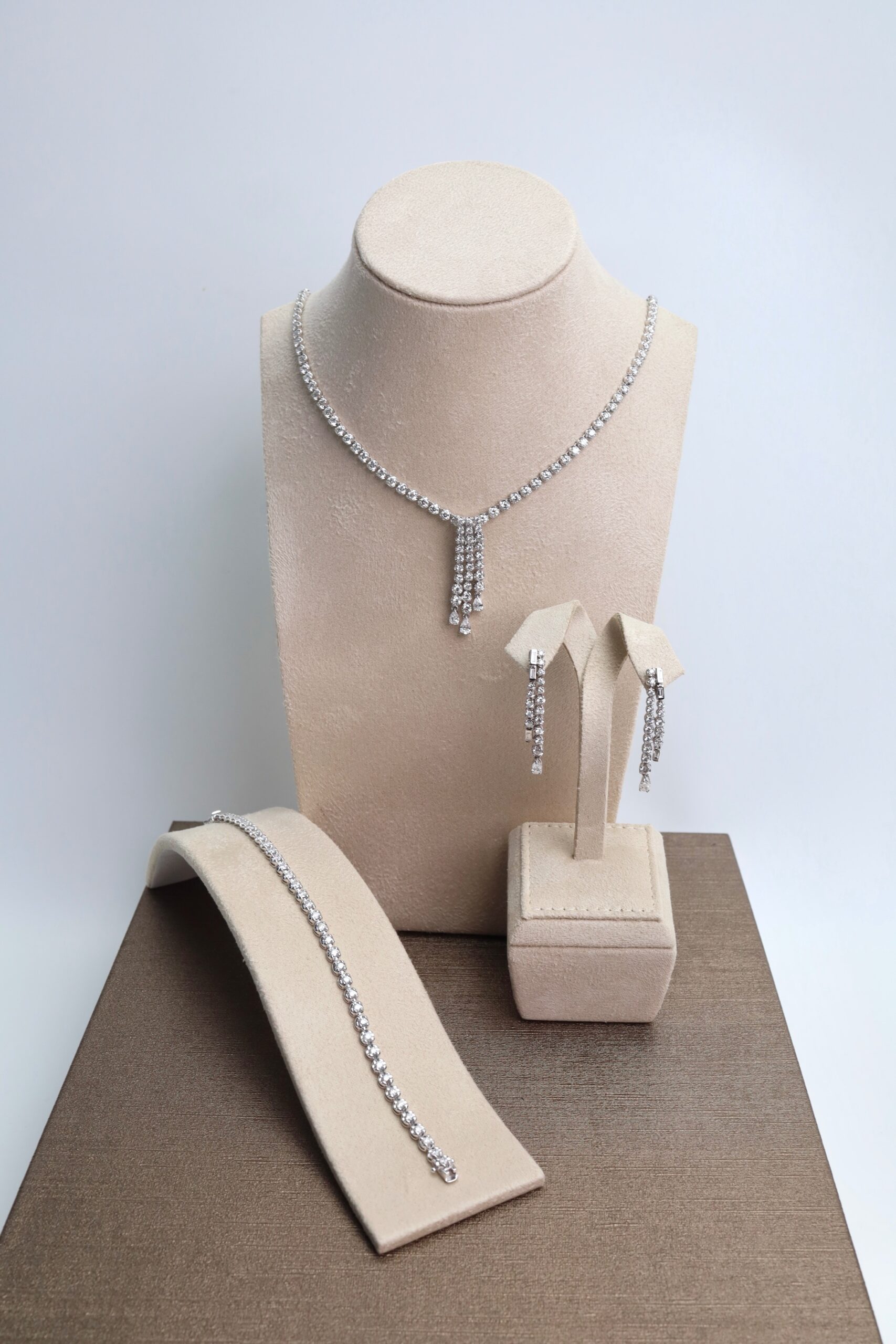 "Classic Bride" Natural Diamond Wedding Jewelry Set in 18K White Gold - Image 9