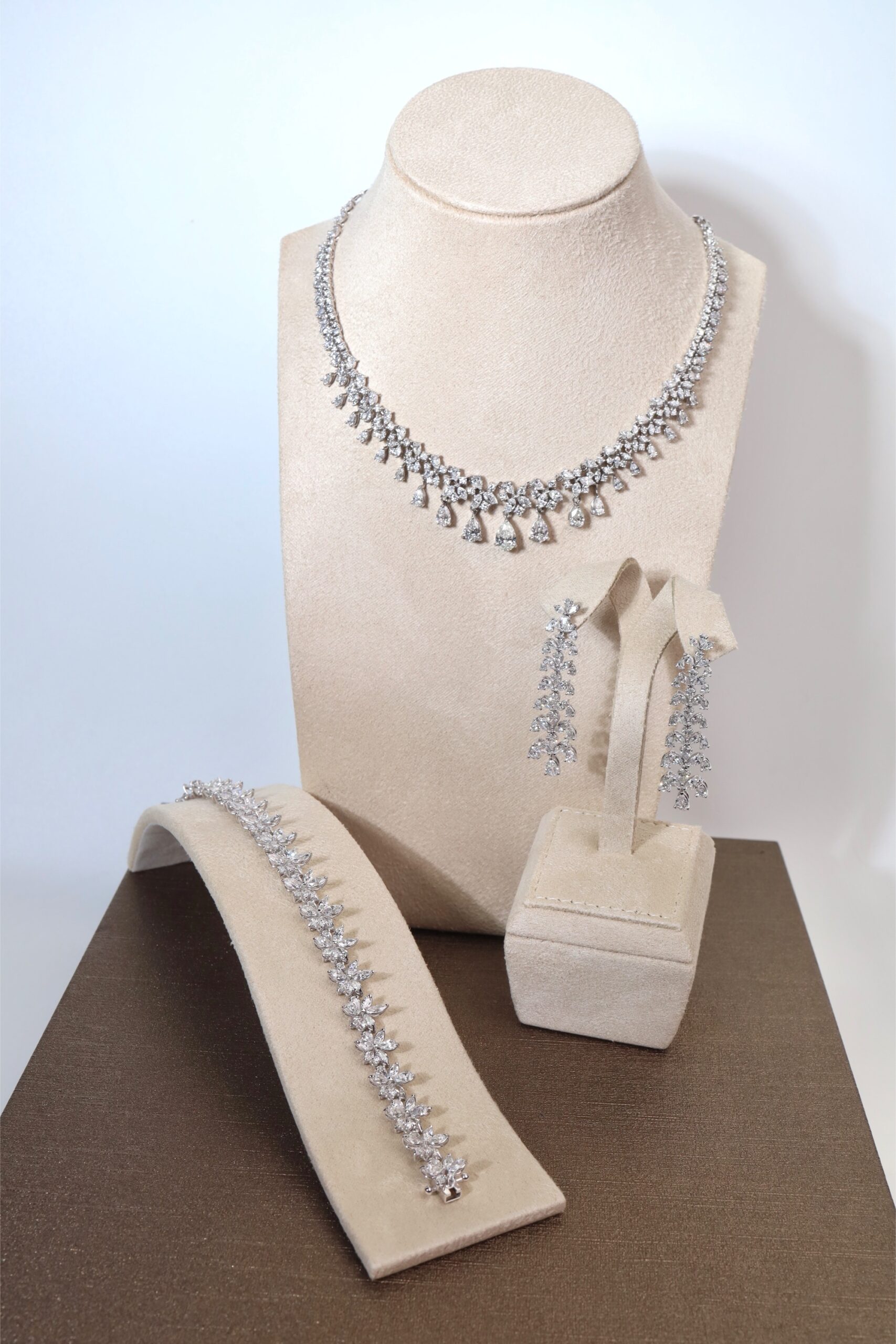 "Glamorous Bride" Natural Diamond Wedding Jewelry Set in 18K White Gold - Image 2