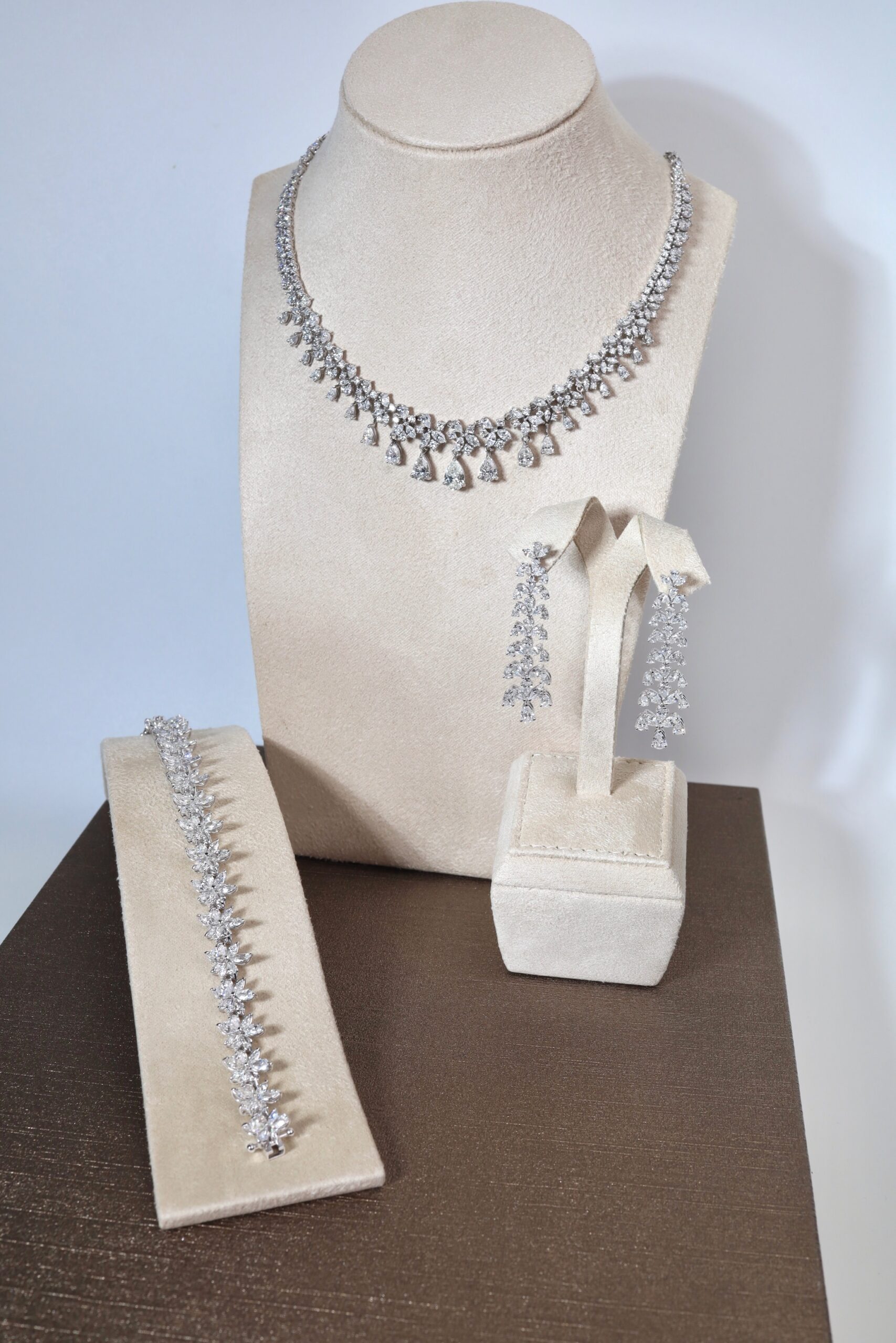 "Glamorous Bride" Natural Diamond Wedding Jewelry Set in 18K White Gold - Image 5