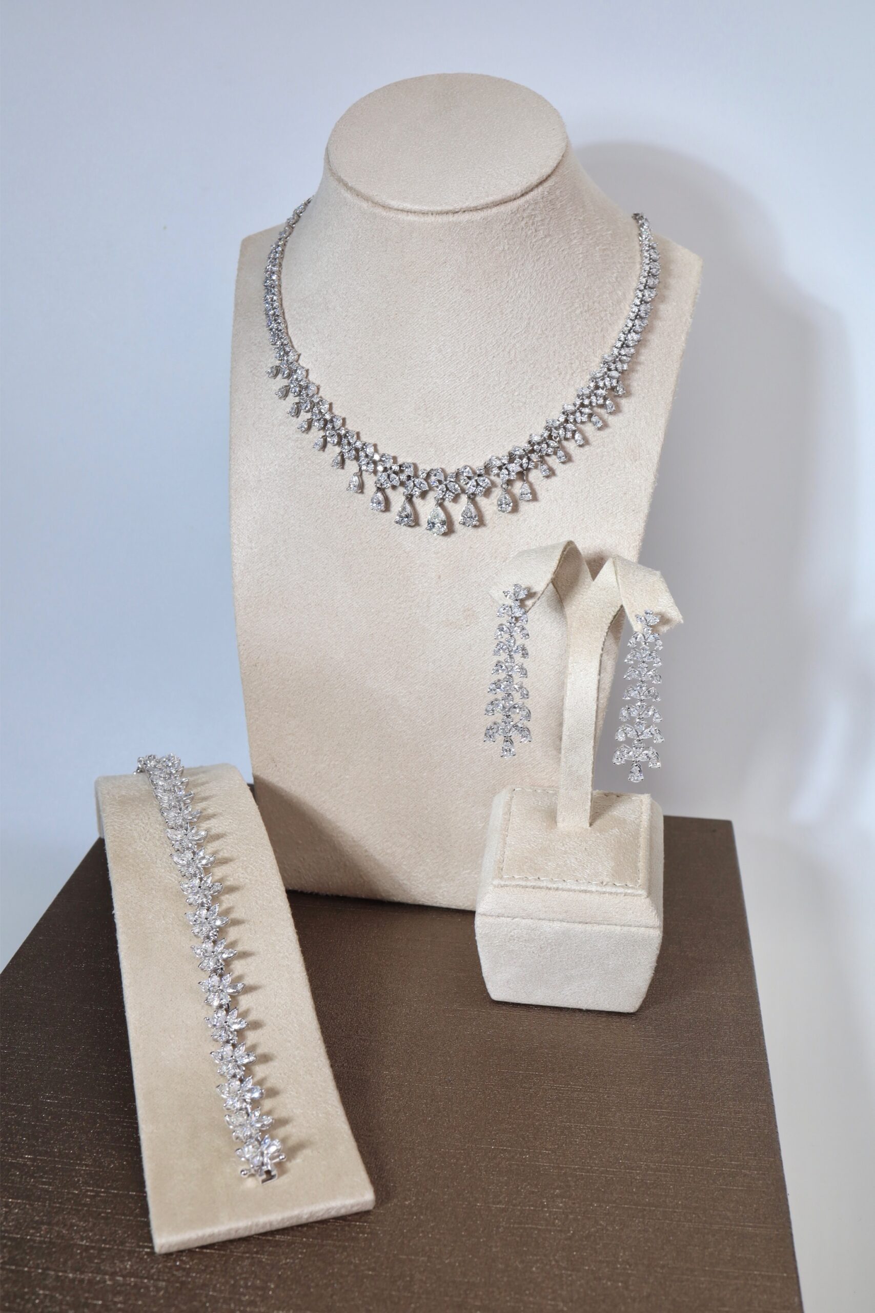 "Glamorous Bride" Natural Diamond Wedding Jewelry Set in 18K White Gold - Image 6