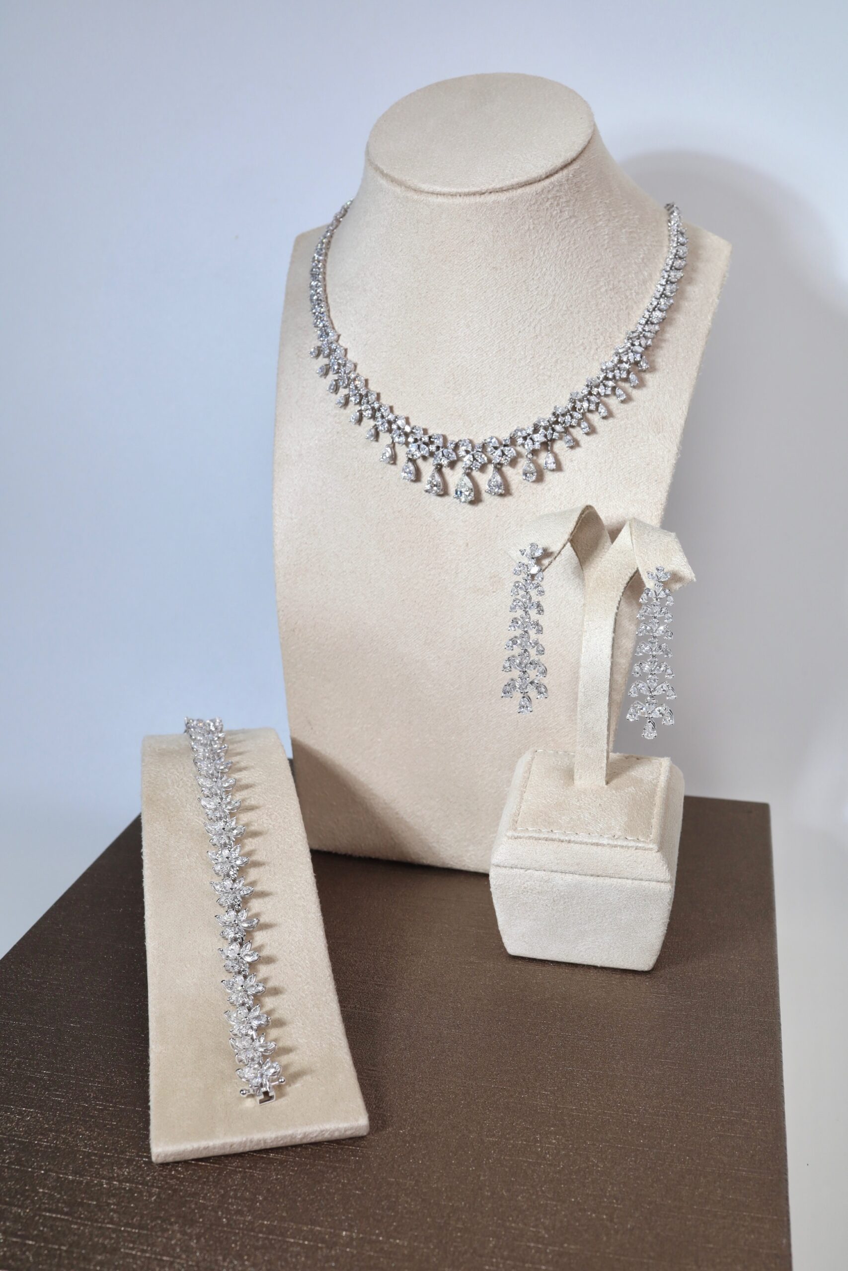 "Glamorous Bride" Natural Diamond Wedding Jewelry Set in 18K White Gold - Image 7