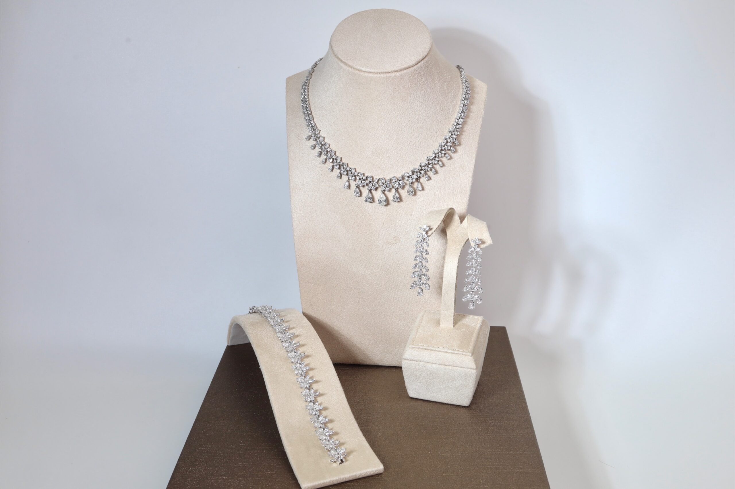"Glamorous Bride" Natural Diamond Wedding Jewelry Set in 18K White Gold - Image 8