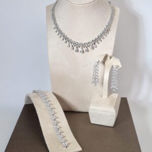 "Glamorous Bride" Natural Diamond Wedding Jewelry Set in 18K White Gold