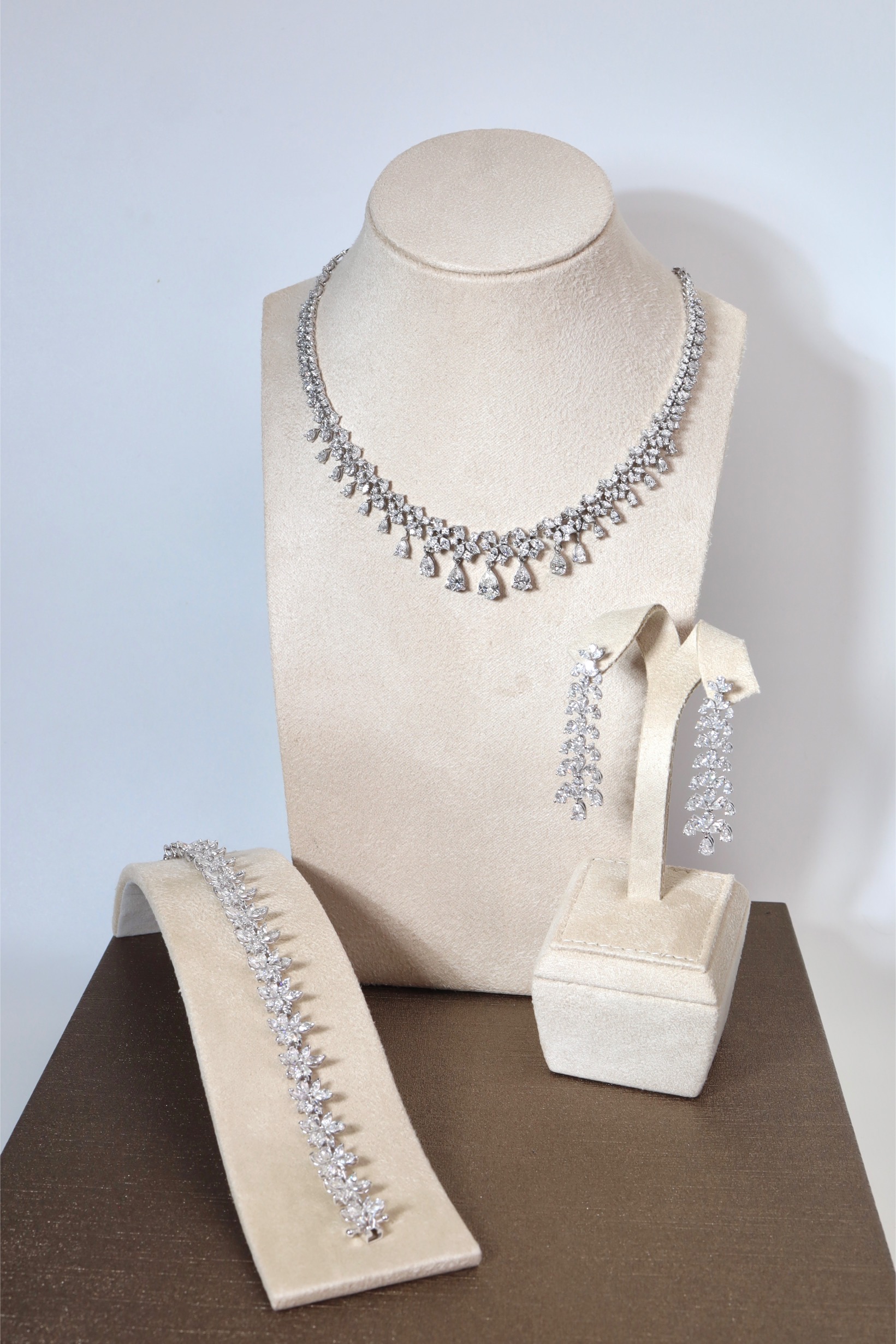 "Glamorous Bride" Natural Diamond Wedding Jewelry Set in 18K White Gold - Image 9
