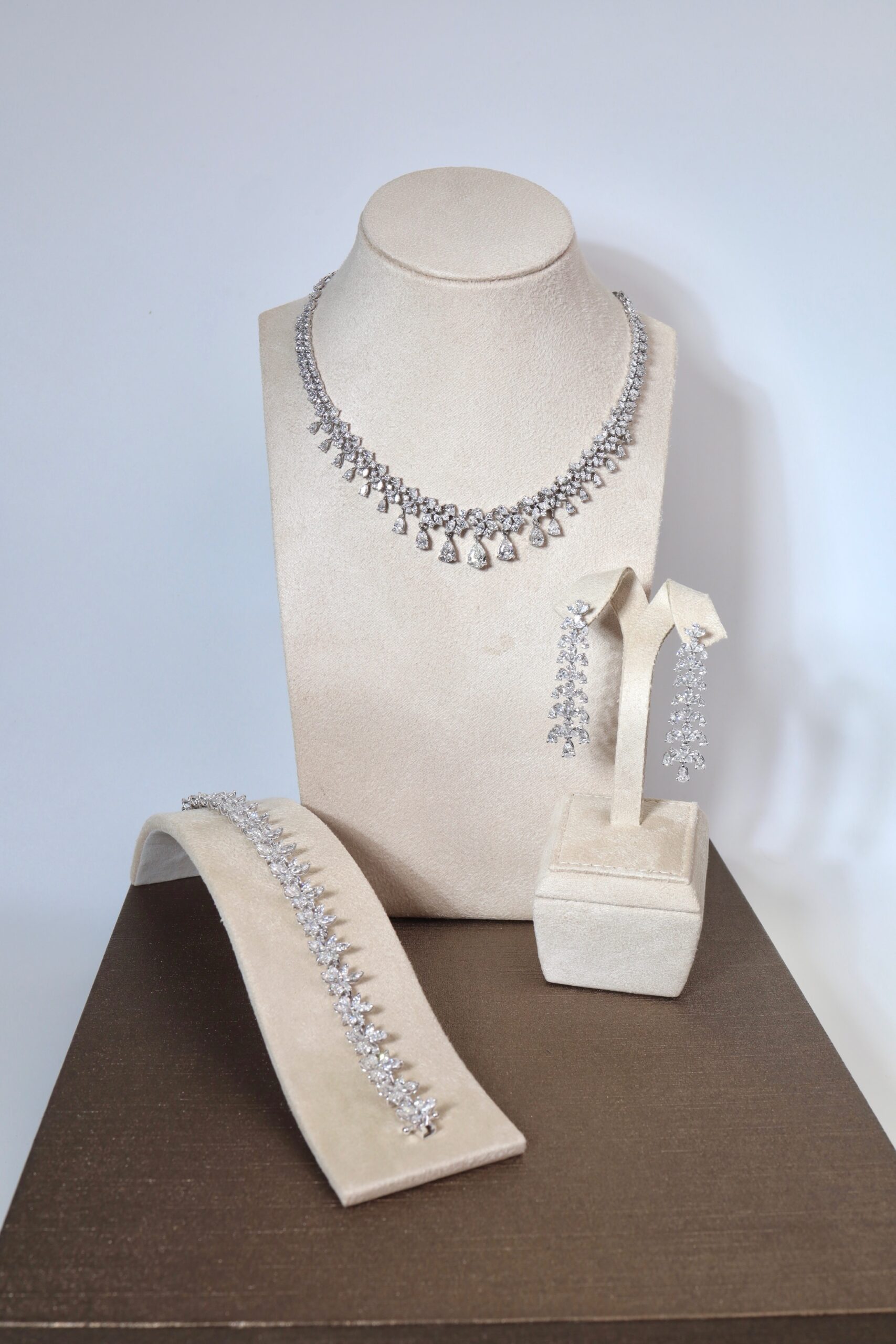 "Glamorous Bride" Natural Diamond Wedding Jewelry Set in 18K White Gold - Image 3