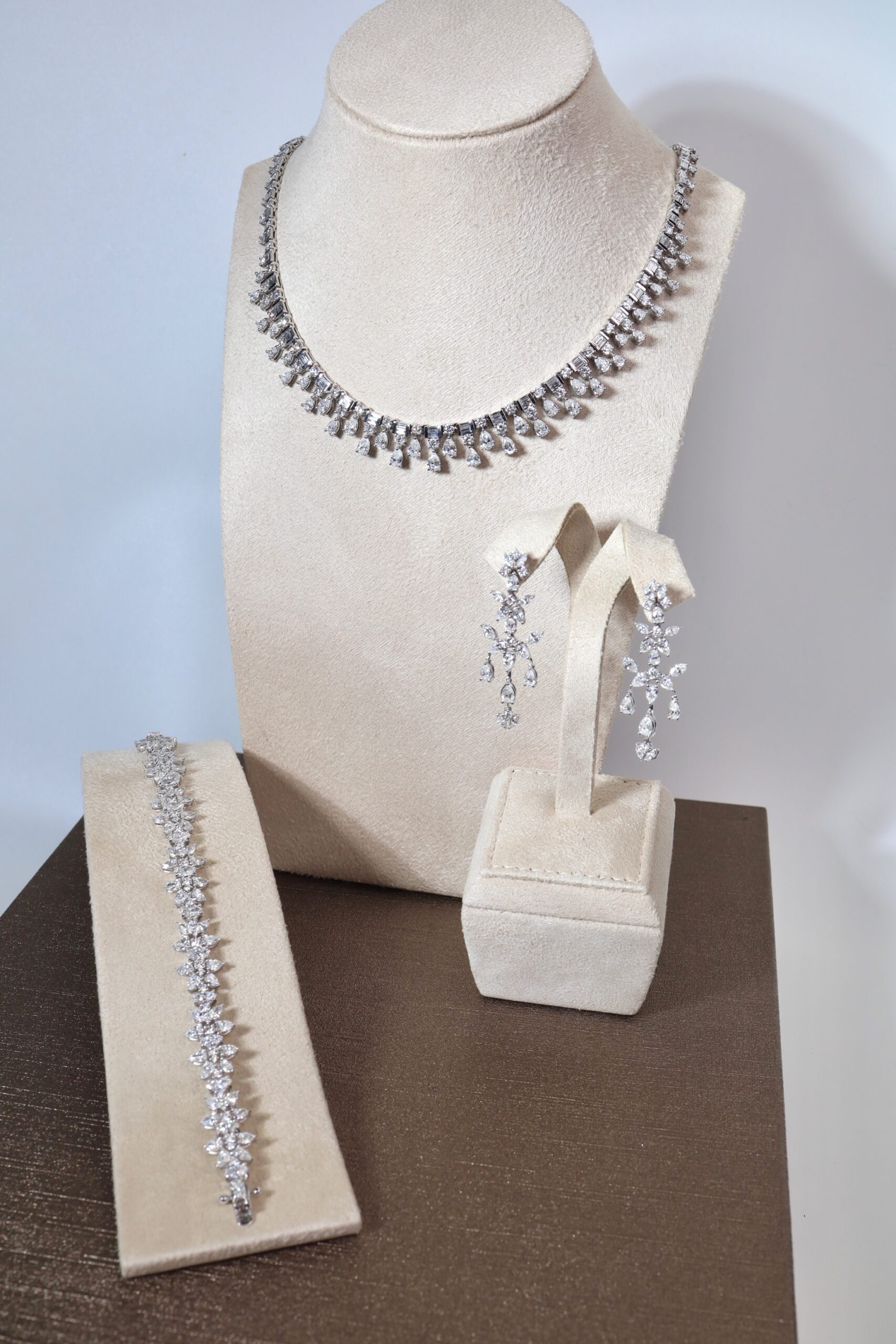 "Elegant Bride" Natural Diamond Wedding Jewelry Set in 18K White Gold - Image 4