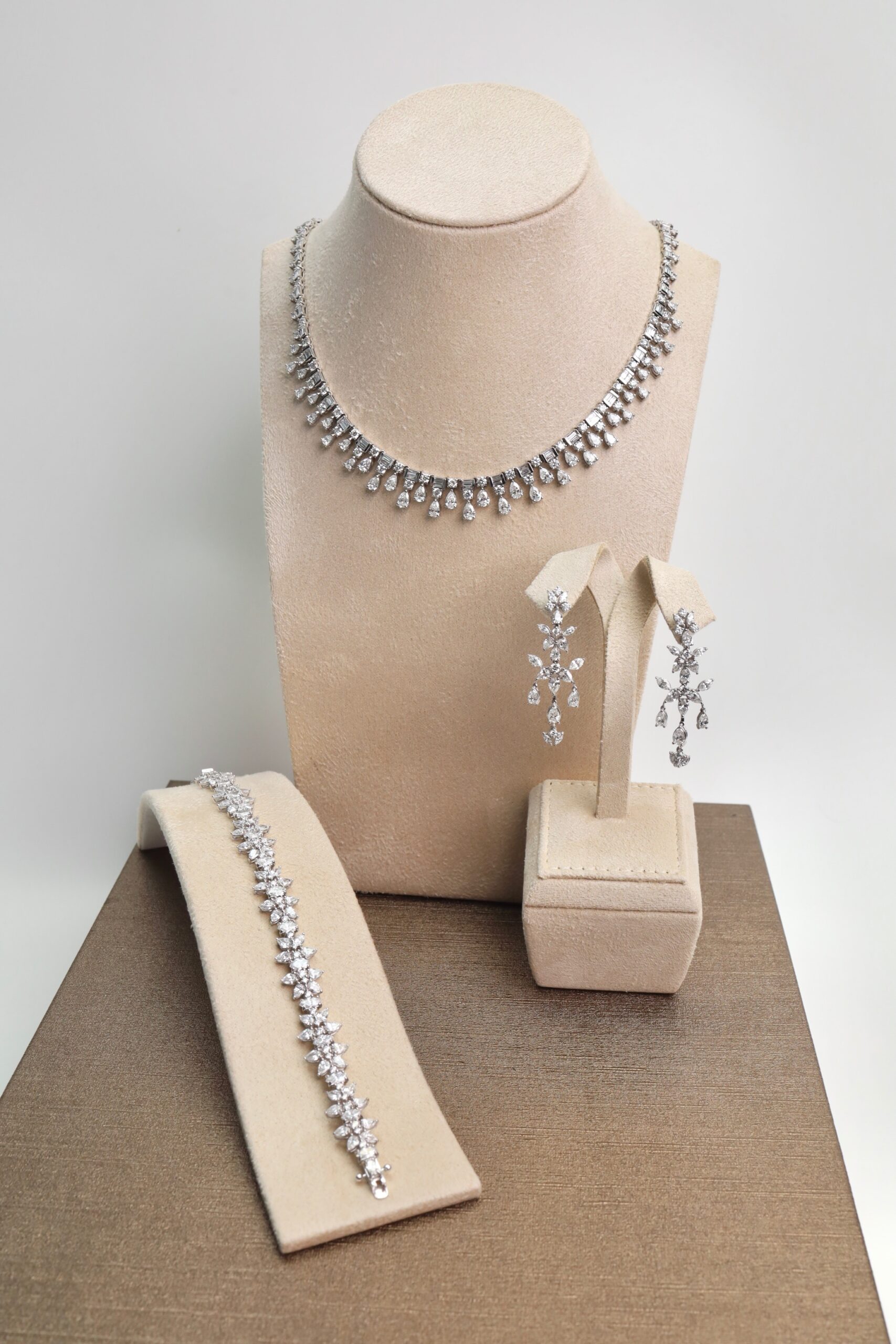 "Elegant Bride" Natural Diamond Wedding Jewelry Set in 18K White Gold - Image 7