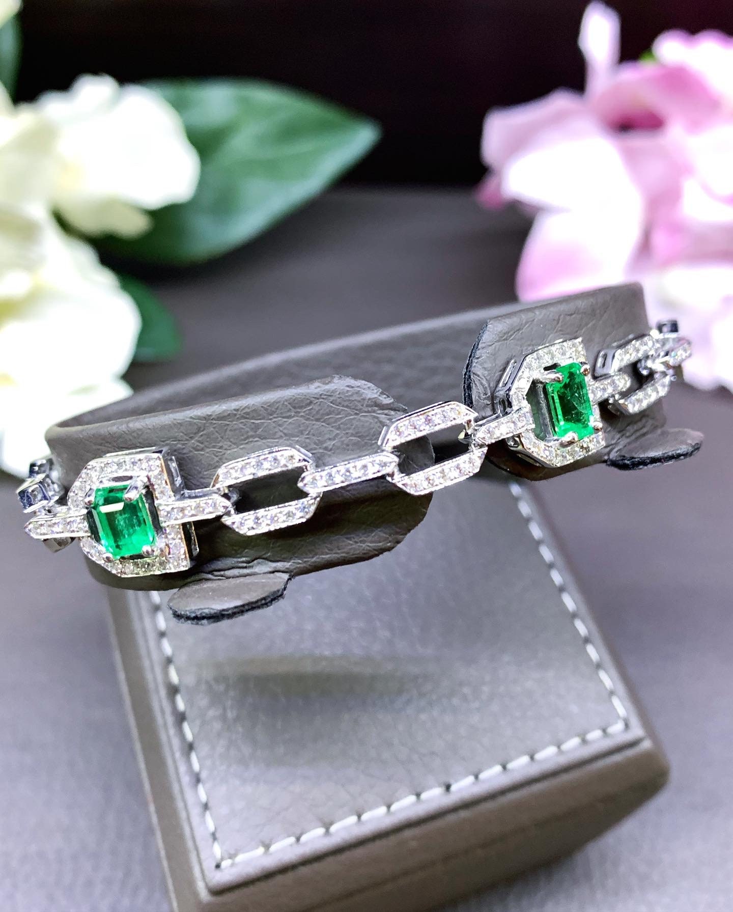 ART DECO 6.09TCW Emerald & Diamonds in 18K Solid White Gold Bracelet