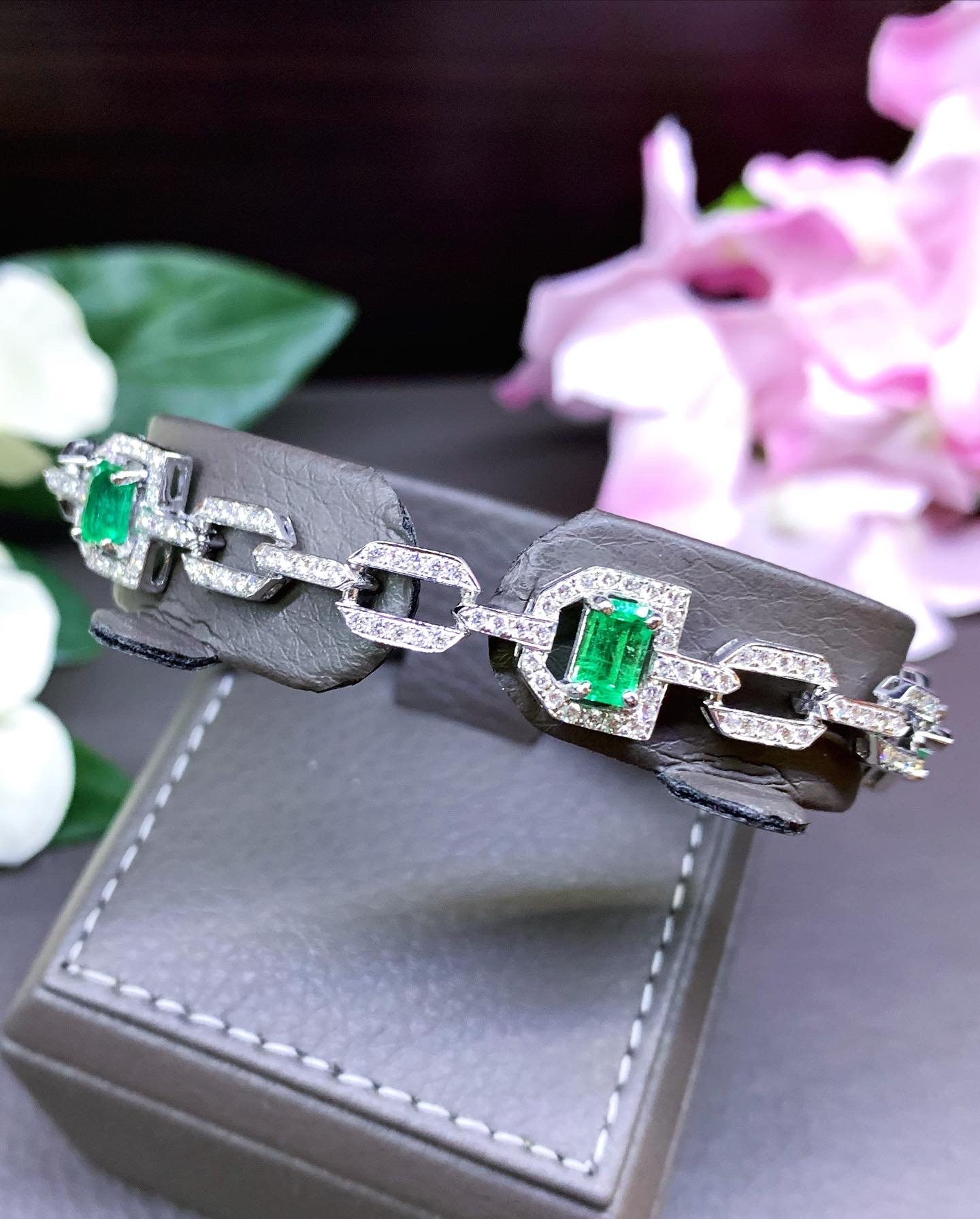 ART DECO 6.09TCW Emerald & Diamonds in 18K Solid White Gold Bracelet - Image 2