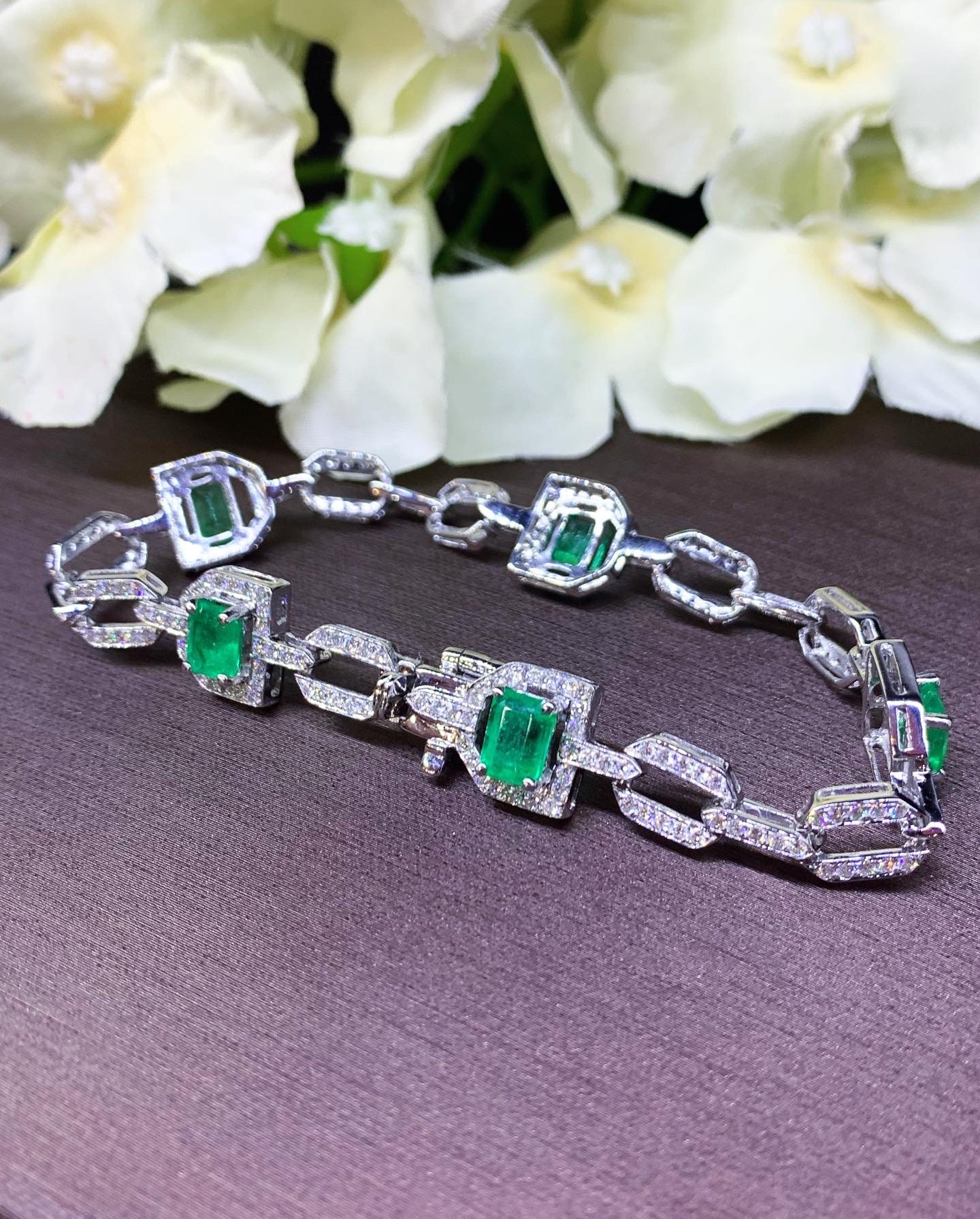ART DECO 6.09TCW Emerald & Diamonds in 18K Solid White Gold Bracelet - Image 3