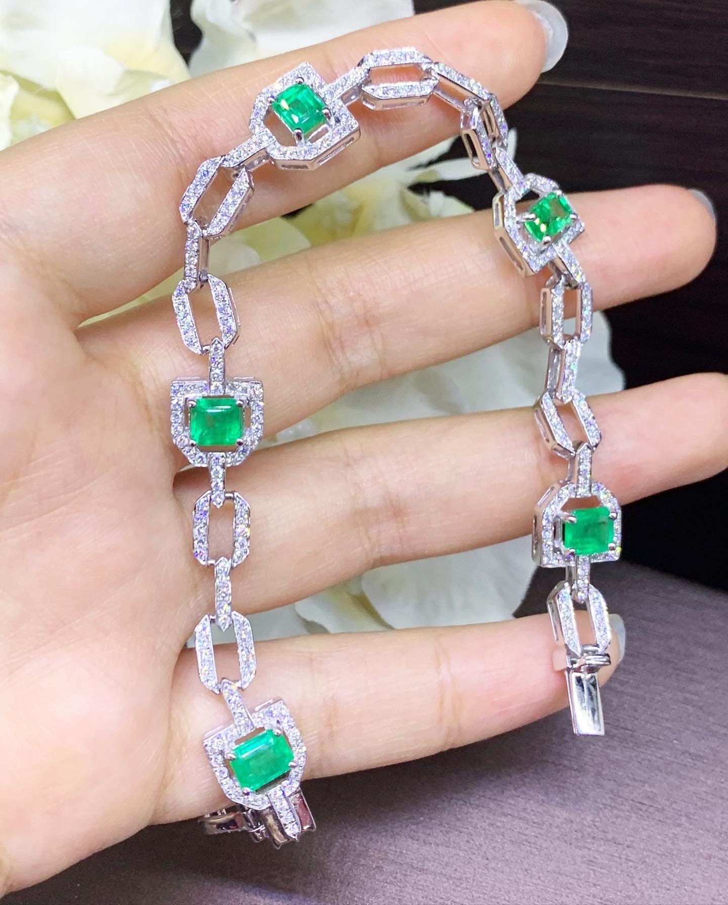 ART DECO 6.09TCW Emerald & Diamonds in 18K Solid White Gold Bracelet - Image 4