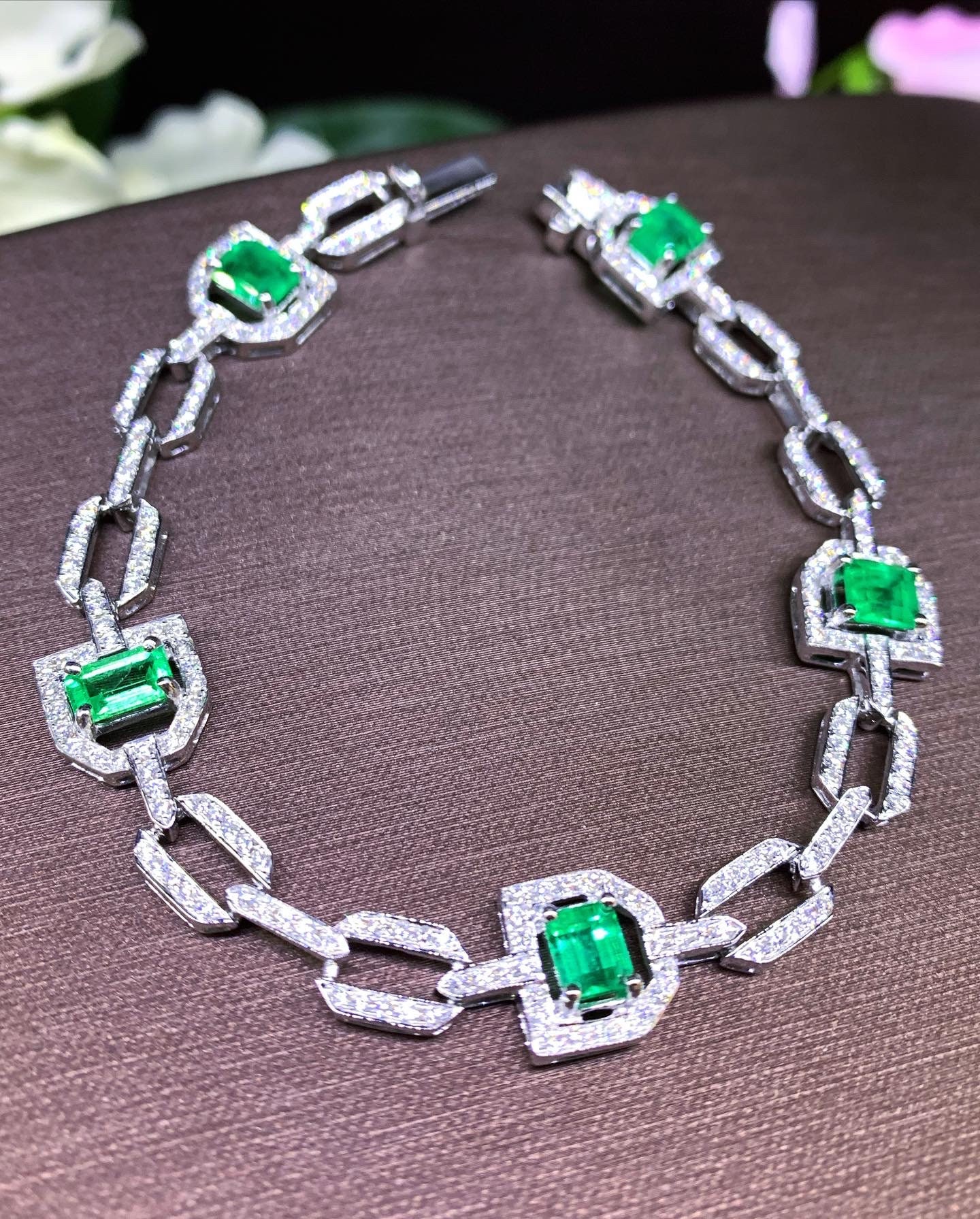 ART DECO 6.09TCW Emerald & Diamonds in 18K Solid White Gold Bracelet - Image 5