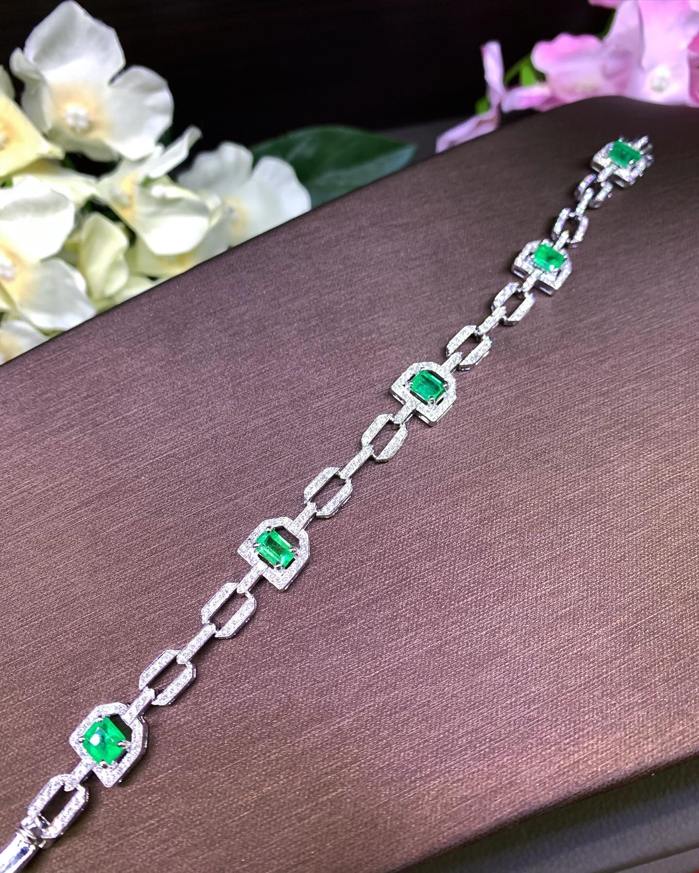 ART DECO 6.09TCW Emerald & Diamonds in 18K Solid White Gold Bracelet - Image 6