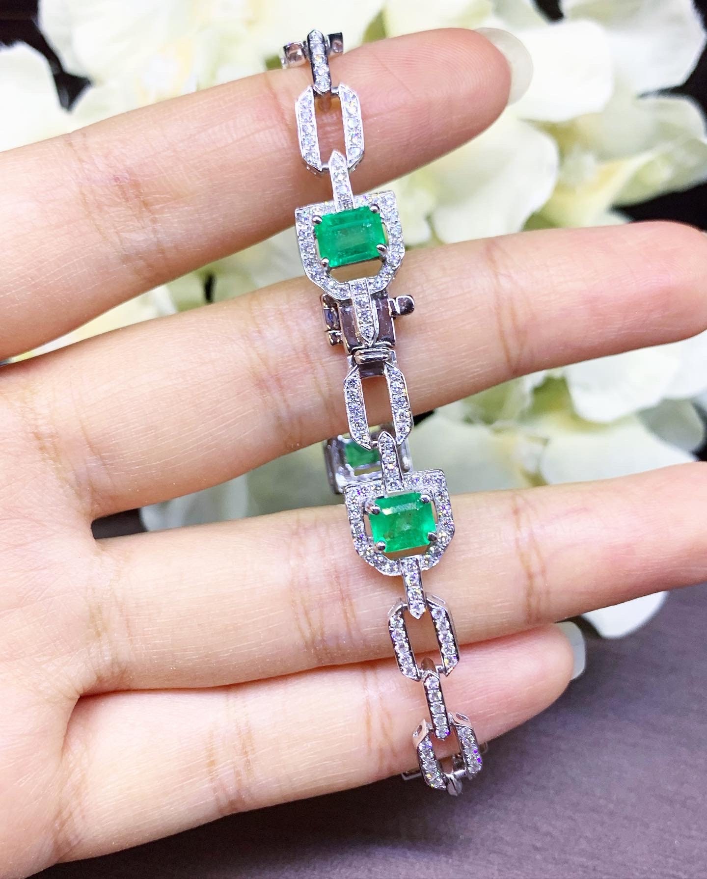 ART DECO 6.09TCW Emerald & Diamonds in 18K Solid White Gold Bracelet - Image 9