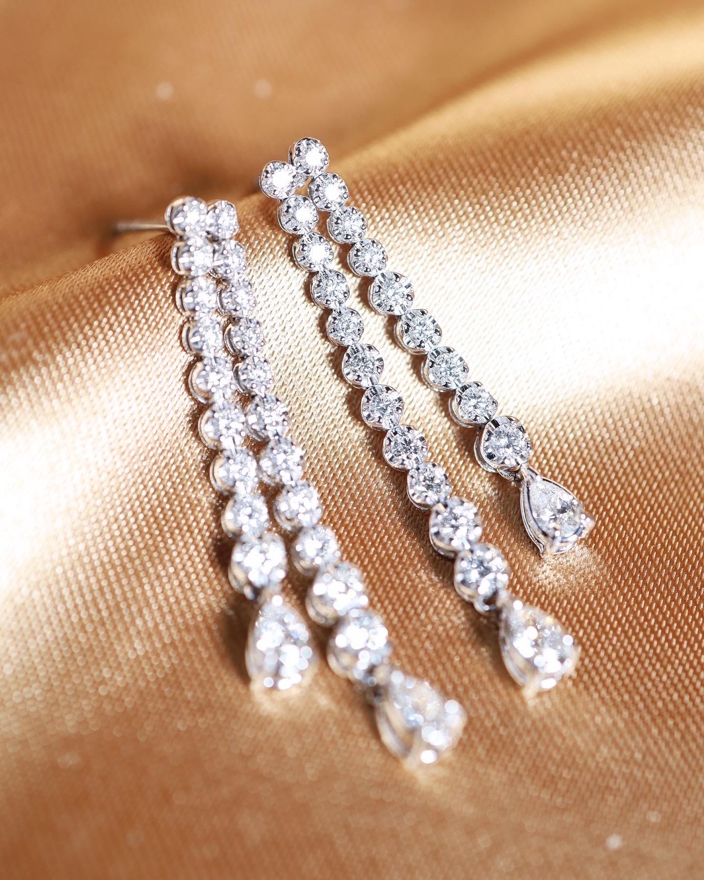2.37TCW Round Brilliant Diamond Natural 18K Solid White Gold Dangling Earrings - Image 2