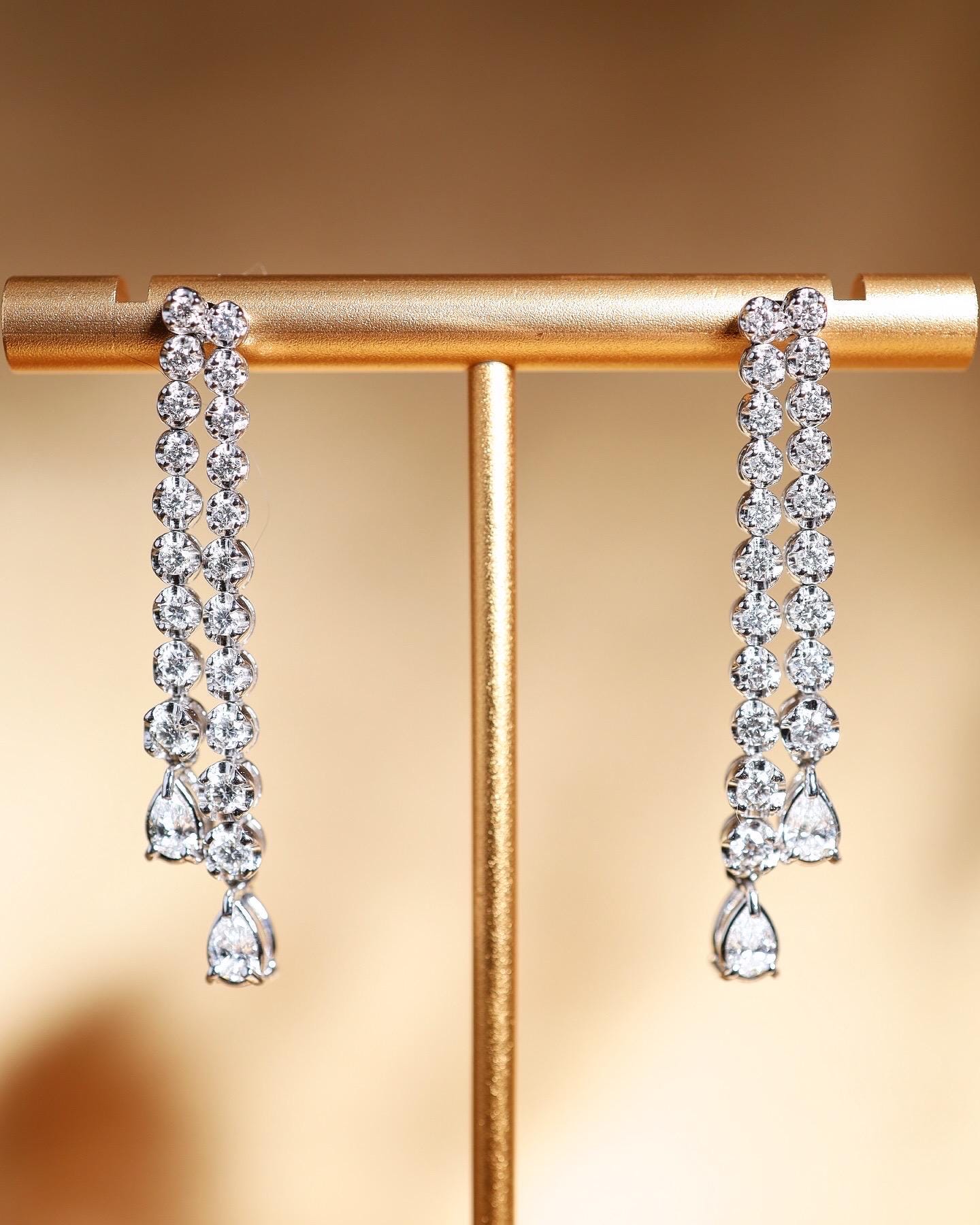 2.37TCW Round Brilliant Diamond Natural 18K Solid White Gold Dangling Earrings - Image 5