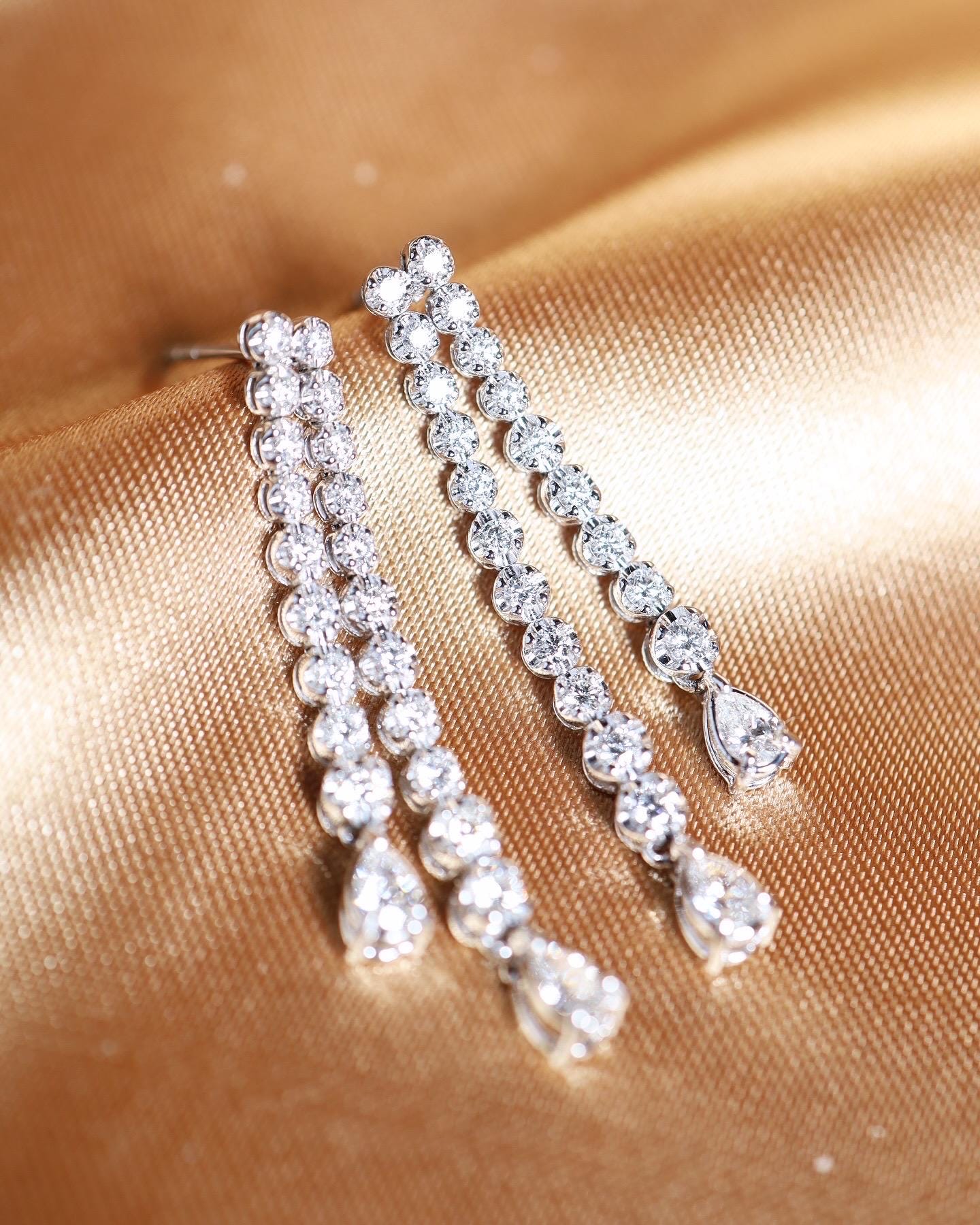 2.37TCW Round Brilliant Diamond Natural 18K Solid White Gold Dangling Earrings - Image 6