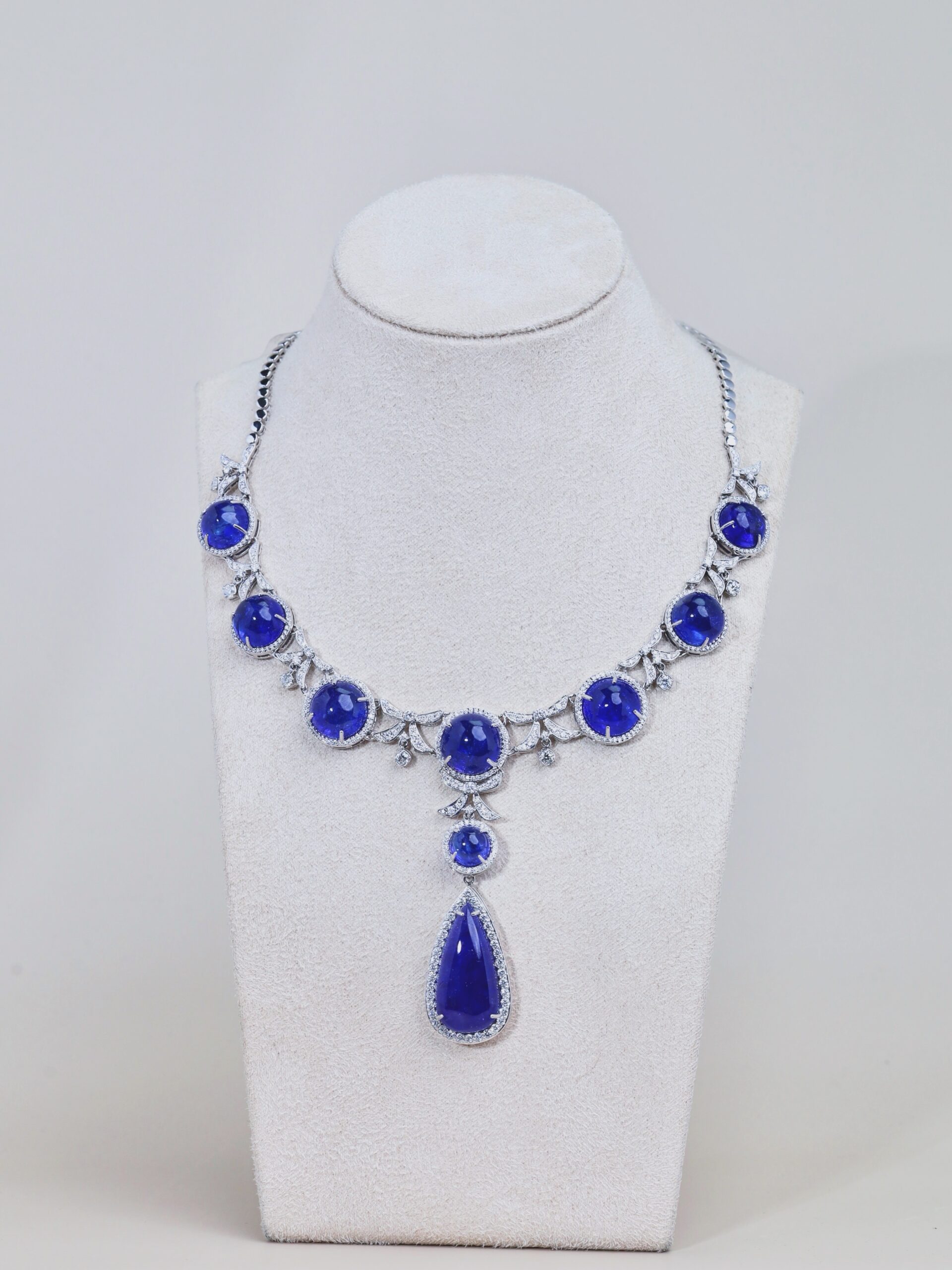 128.55 Carat Tanzanite and Diamond Necklace with Detachable Pendant in 18K White Gold - Image 8