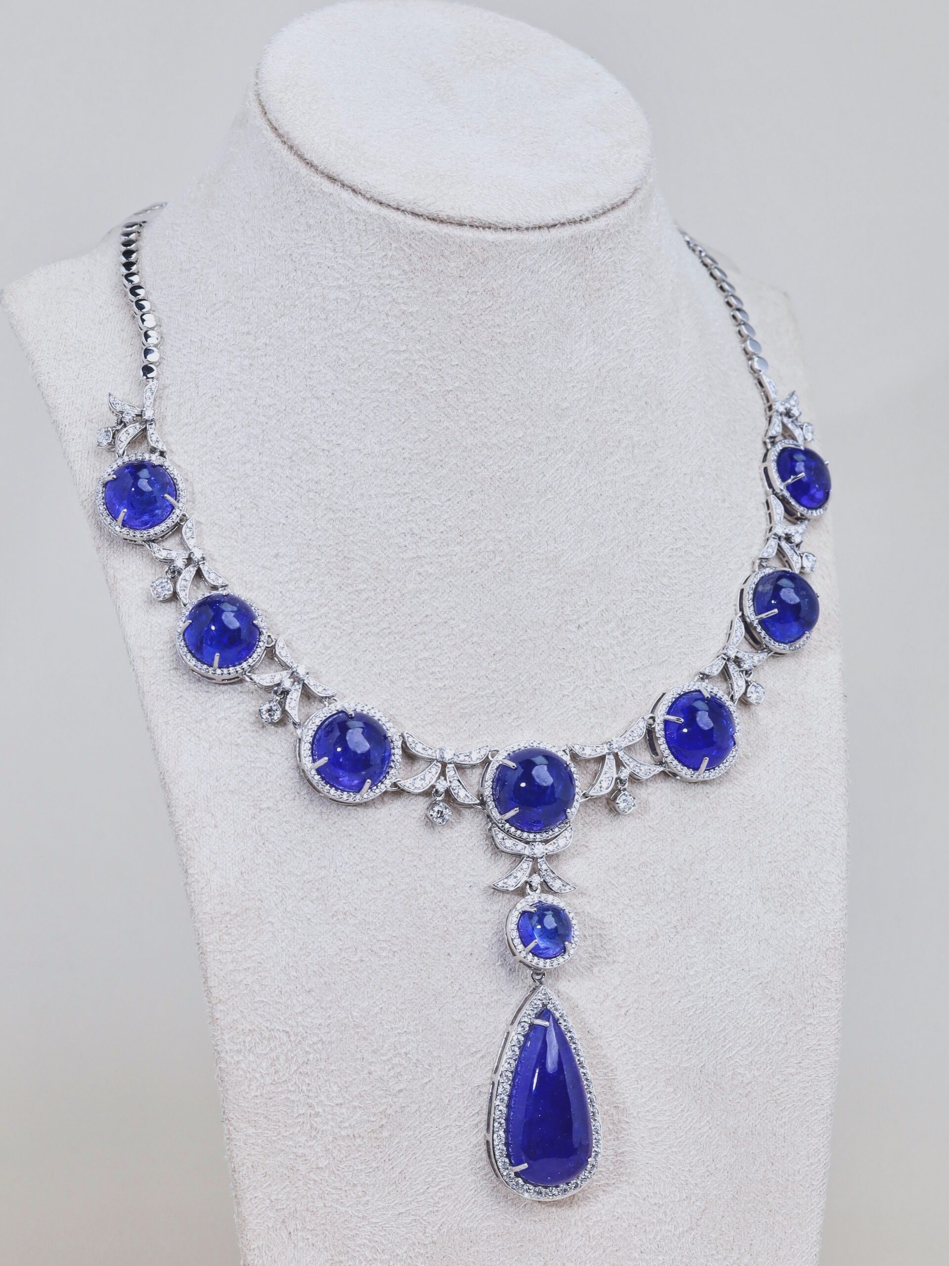 128.55 Carat Tanzanite and Diamond Necklace with Detachable Pendant in 18K White Gold - Image 9